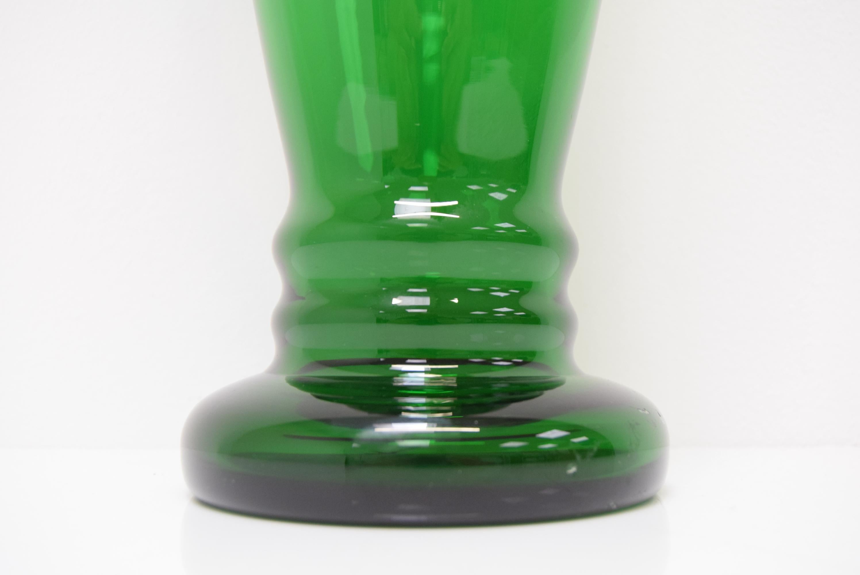 Pichet en verre tchèque, par Glasswork, né en novembre 1930.  en vente 2