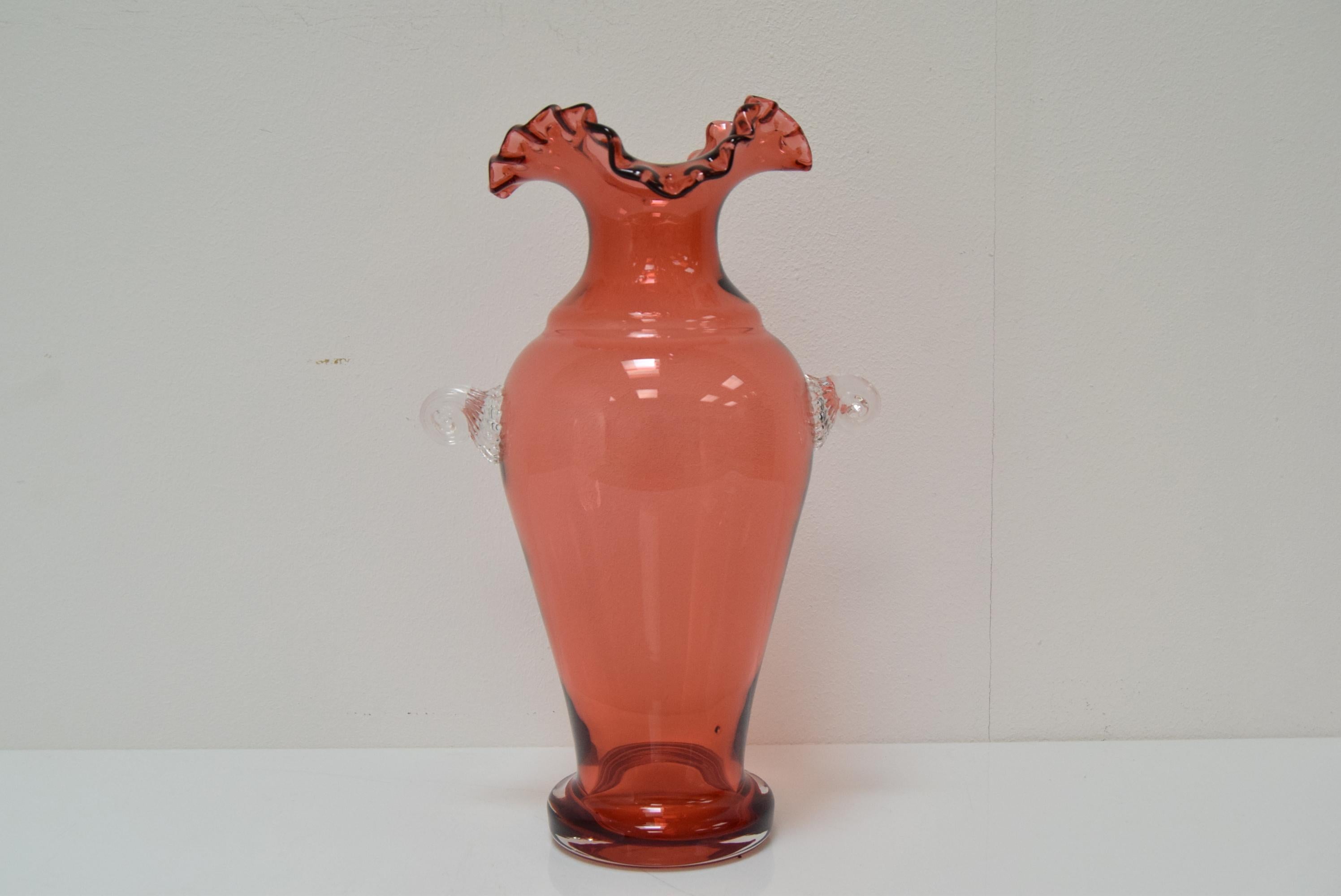 Art Czech Glass Vase, by Glasswork Novy Bor, 1950s In Good Condition For Sale In Praha, CZ