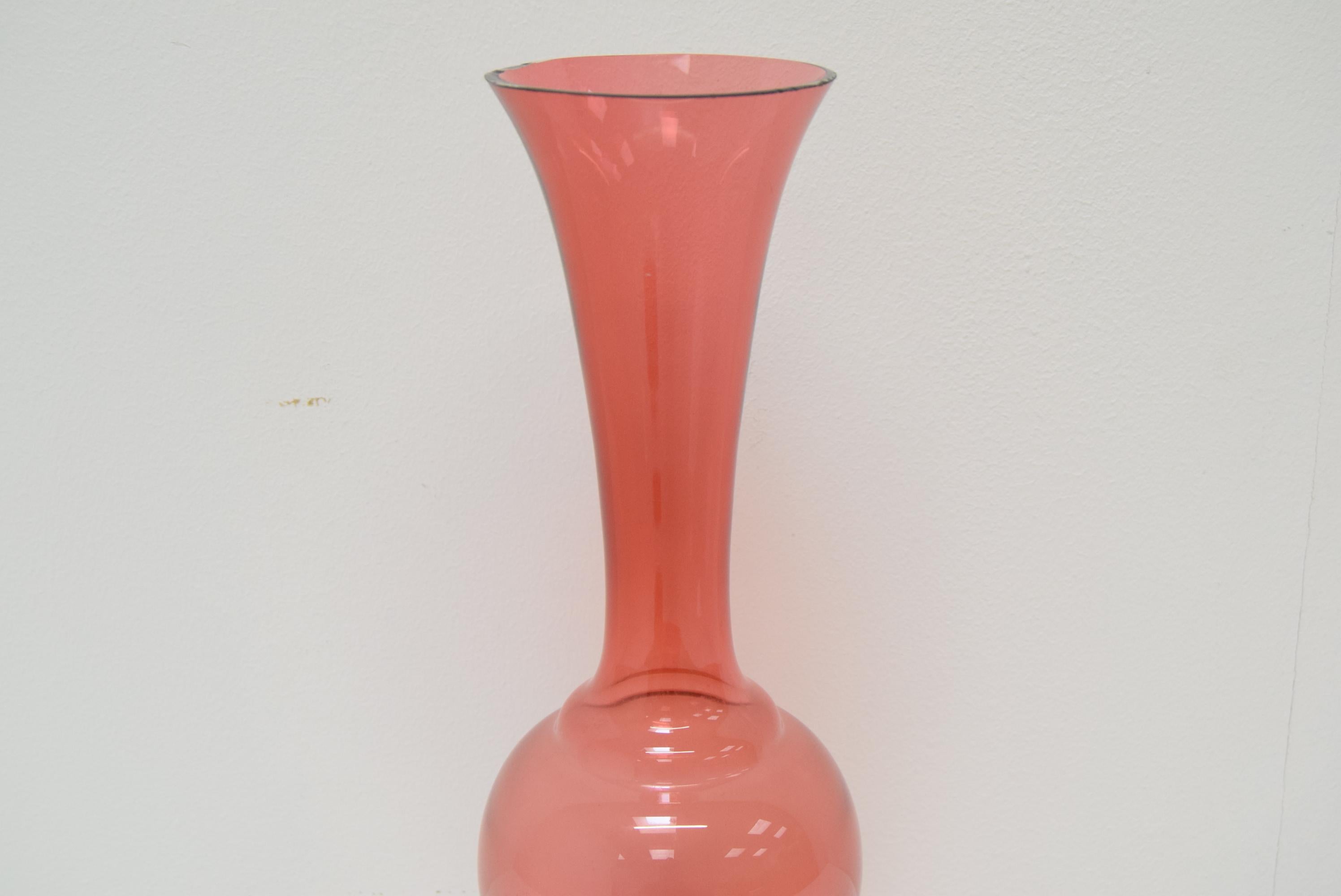 Vase en verre tchèque d'art, par Glasswork, né en novembre 1950  en vente 1