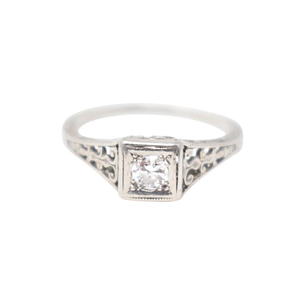 Women's or Men's Art Deco 0.15 Carat Diamond and Platinum Filigree Engagement Ring