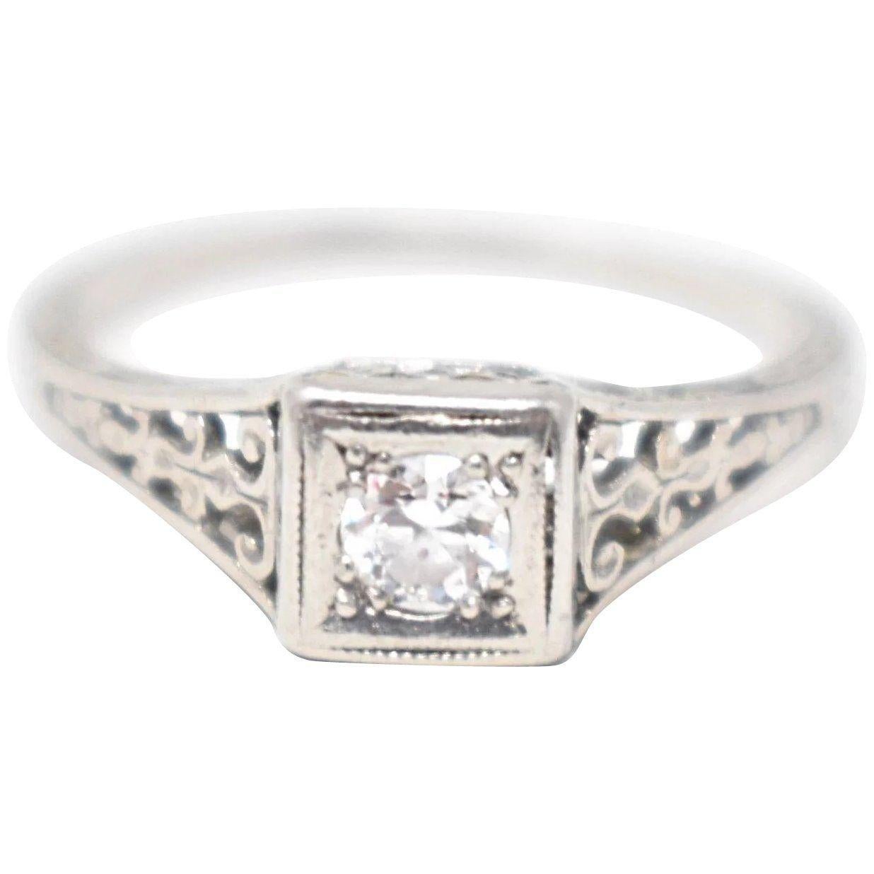 Art Deco 0.15 Carat Diamond and Platinum Filigree Engagement Ring