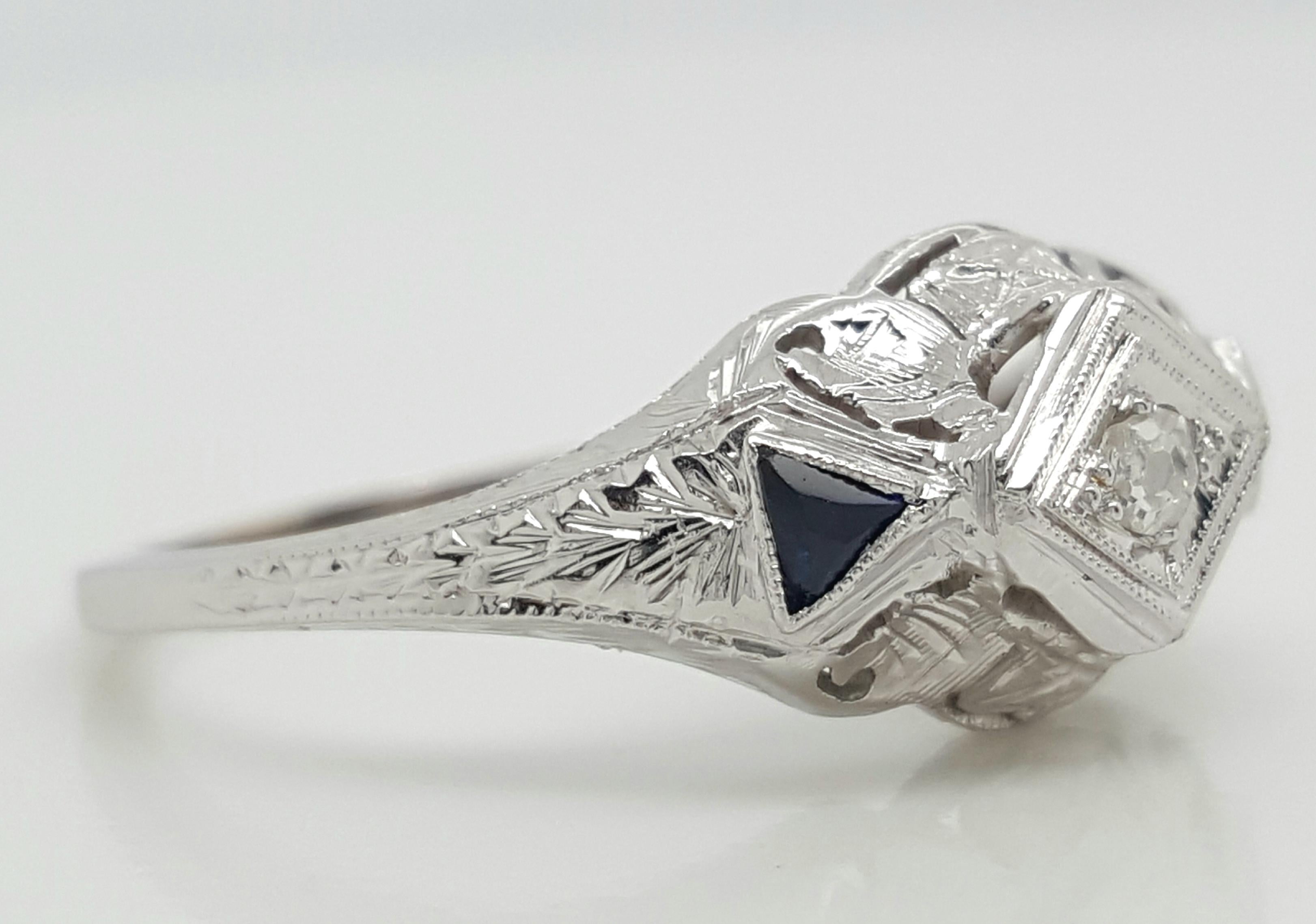 Old European Cut Art Deco 0.15 Carat Oval Cut Diamond and Blue Sapphire Engagement Ring For Sale