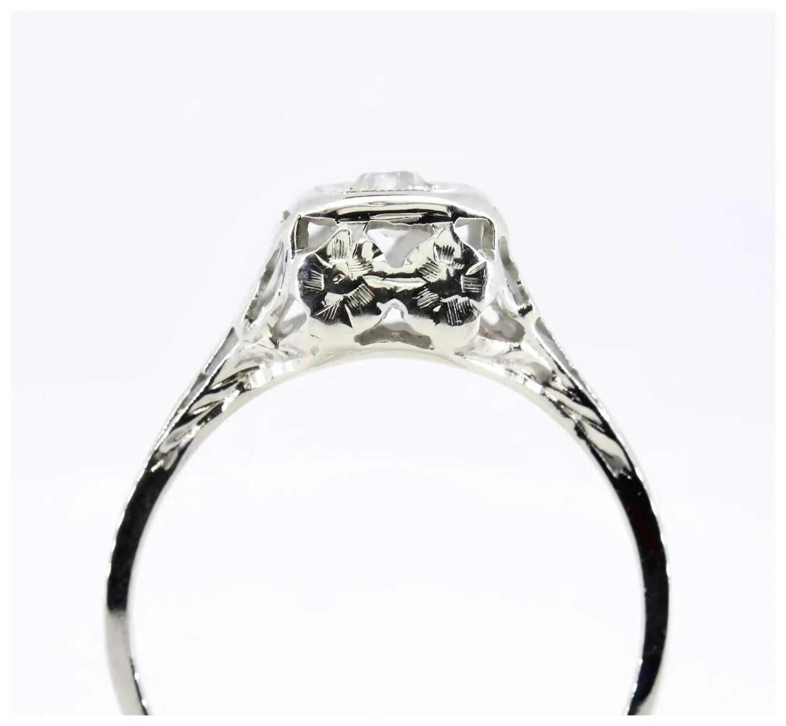 Art Deco 0.20ct Floral Filigree Engagement Ring Solitaire in 18K White Gold In Good Condition For Sale In Boston, MA