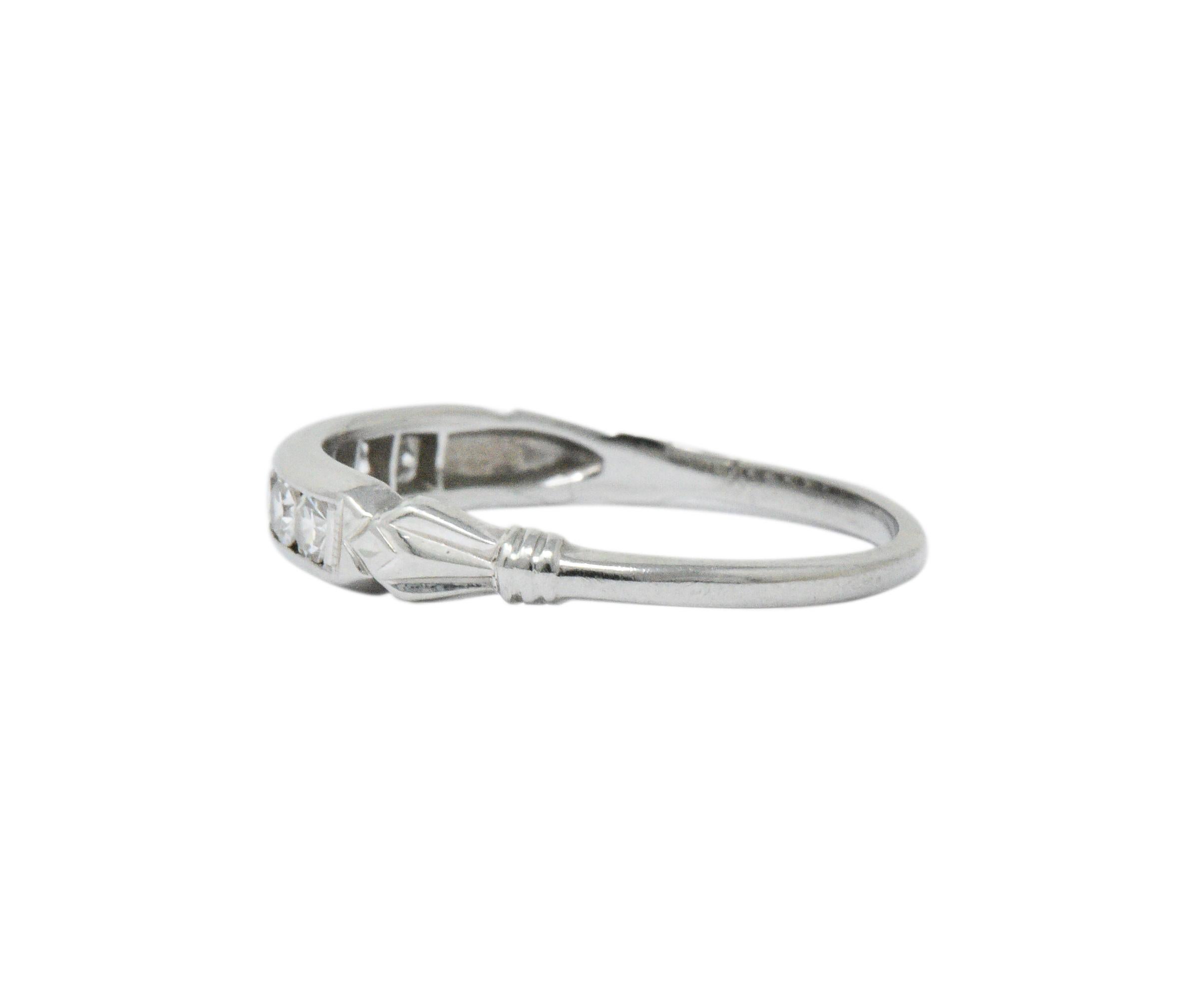 Women's or Men's Art Deco 0.25 Carat Diamond 18 Karat White Gold Ring