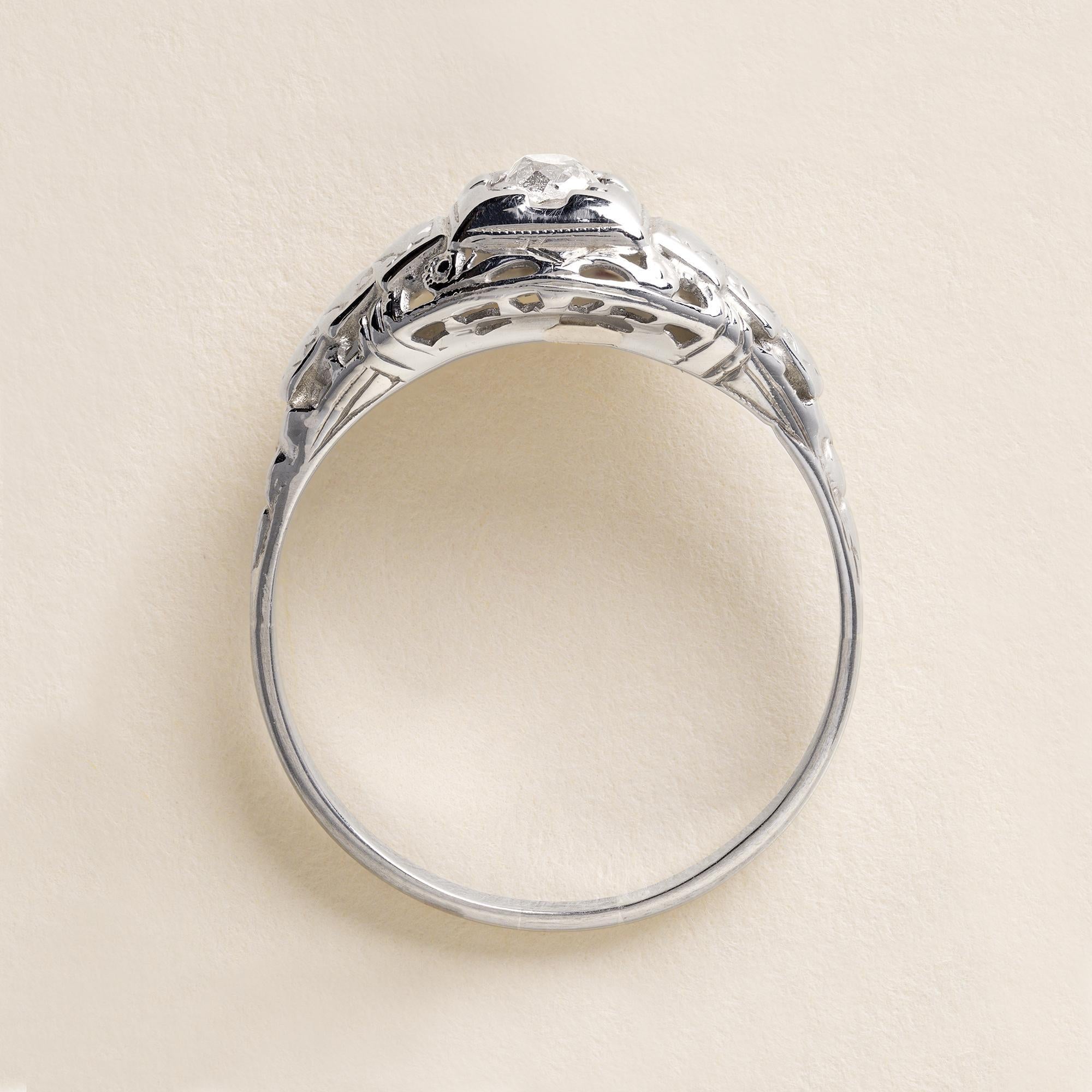 Art Deco 0.25 Carat Old Mine Cut Diamond Solitaire 14K White Gold Bon état - En vente à Los Angeles, CA