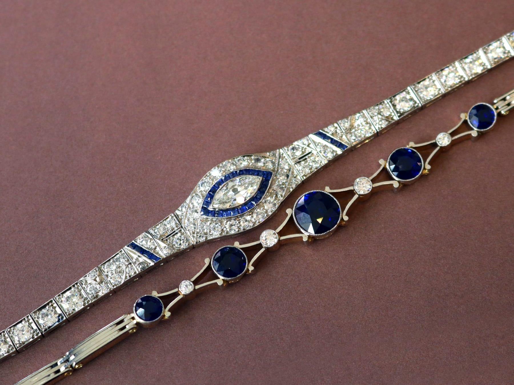 Quadrato Bracciale Art Deco in platino con zaffiro da 0,30 carati e diamante da 7,58 carati Circa 1920 in vendita