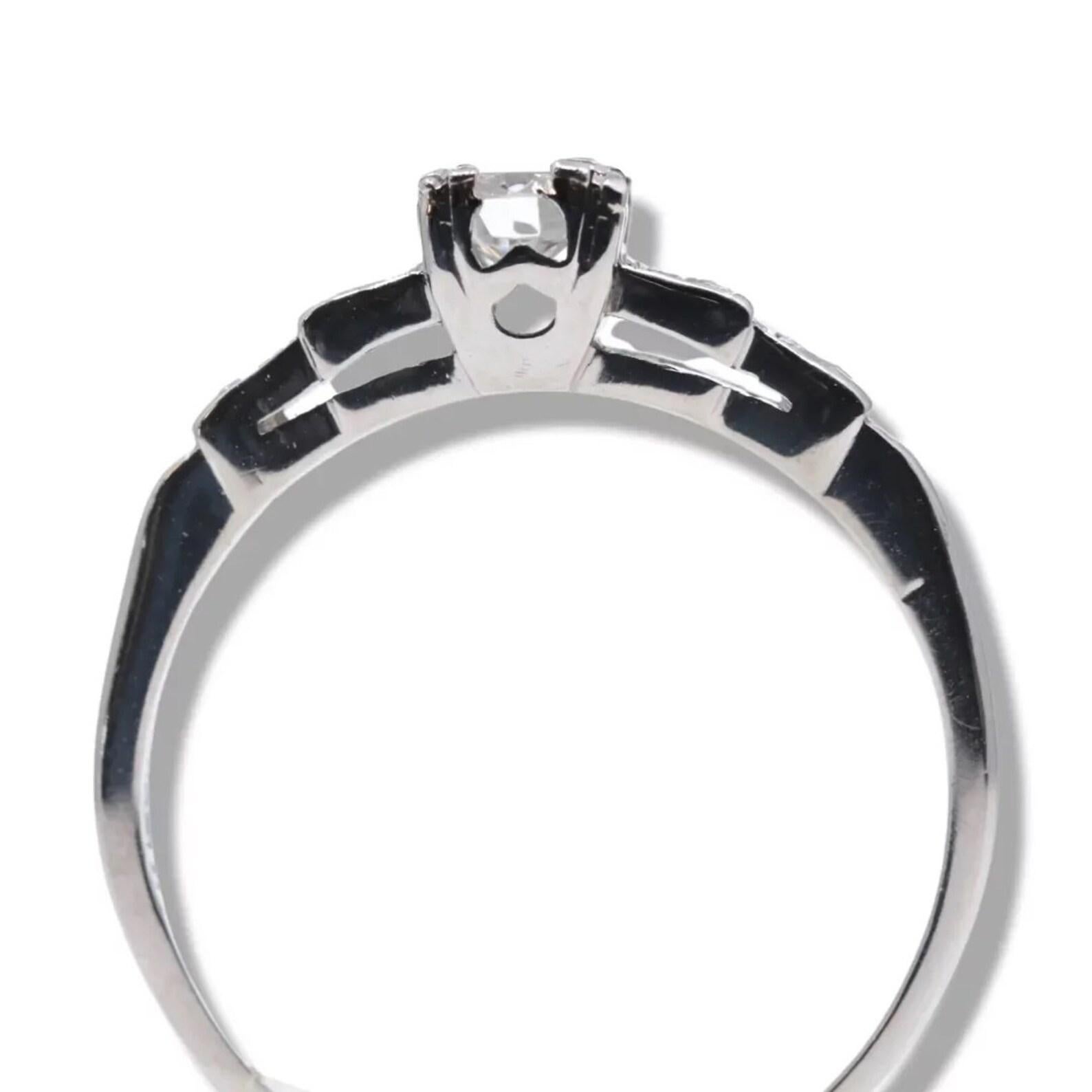 Women's Art Deco 0.30ct European Cut Diamond Engagement Ring in Platinum For Sale