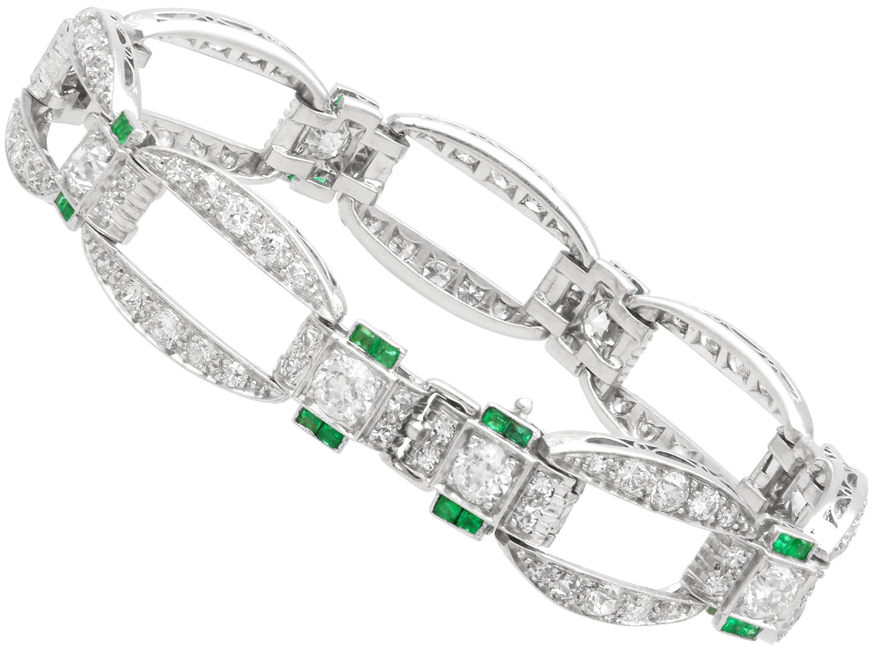 Art Deco 0.32 Carat Emerald, 6.13 Carat Diamond and Platinum Bracelet Circa 1910 For Sale 3