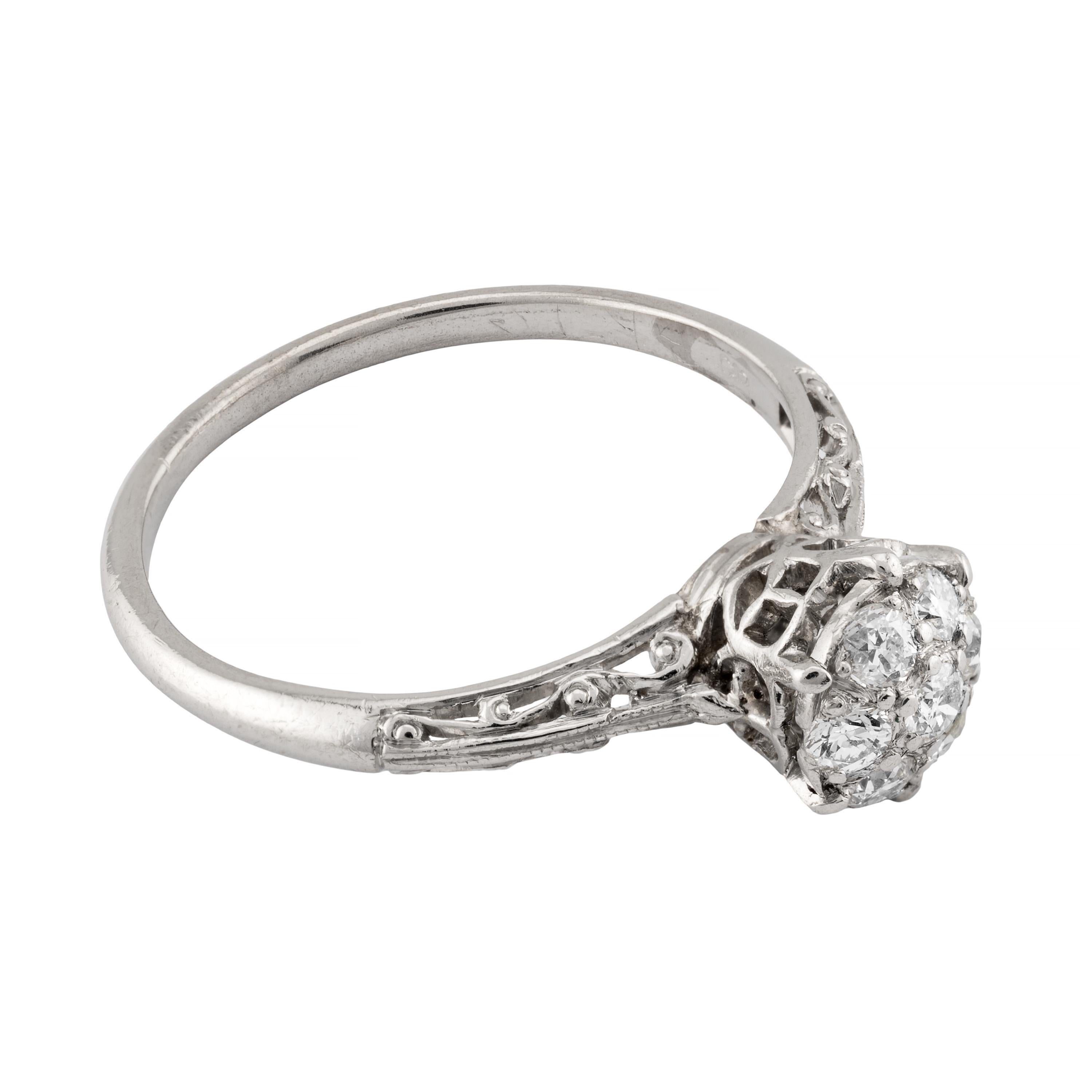 Art Déco Anello di fidanzamento in stile Art Deco con diamante a grappolo in platino da 0,32 carati in filigrana in vendita