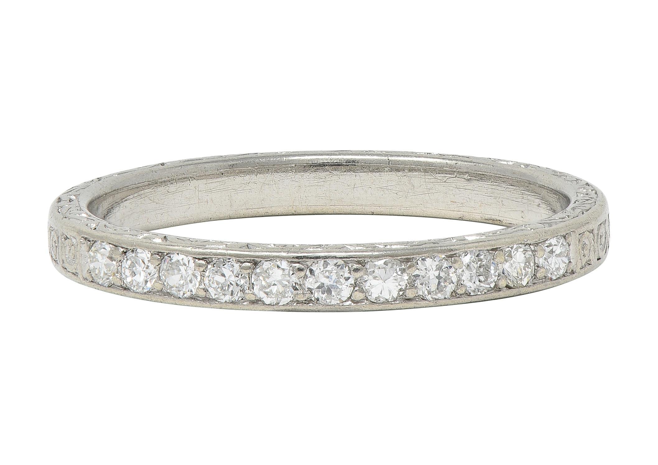 Anello con fascia nuziale a scorrimento vintage in platino con diamante 0,33 CTW Art of Vintage