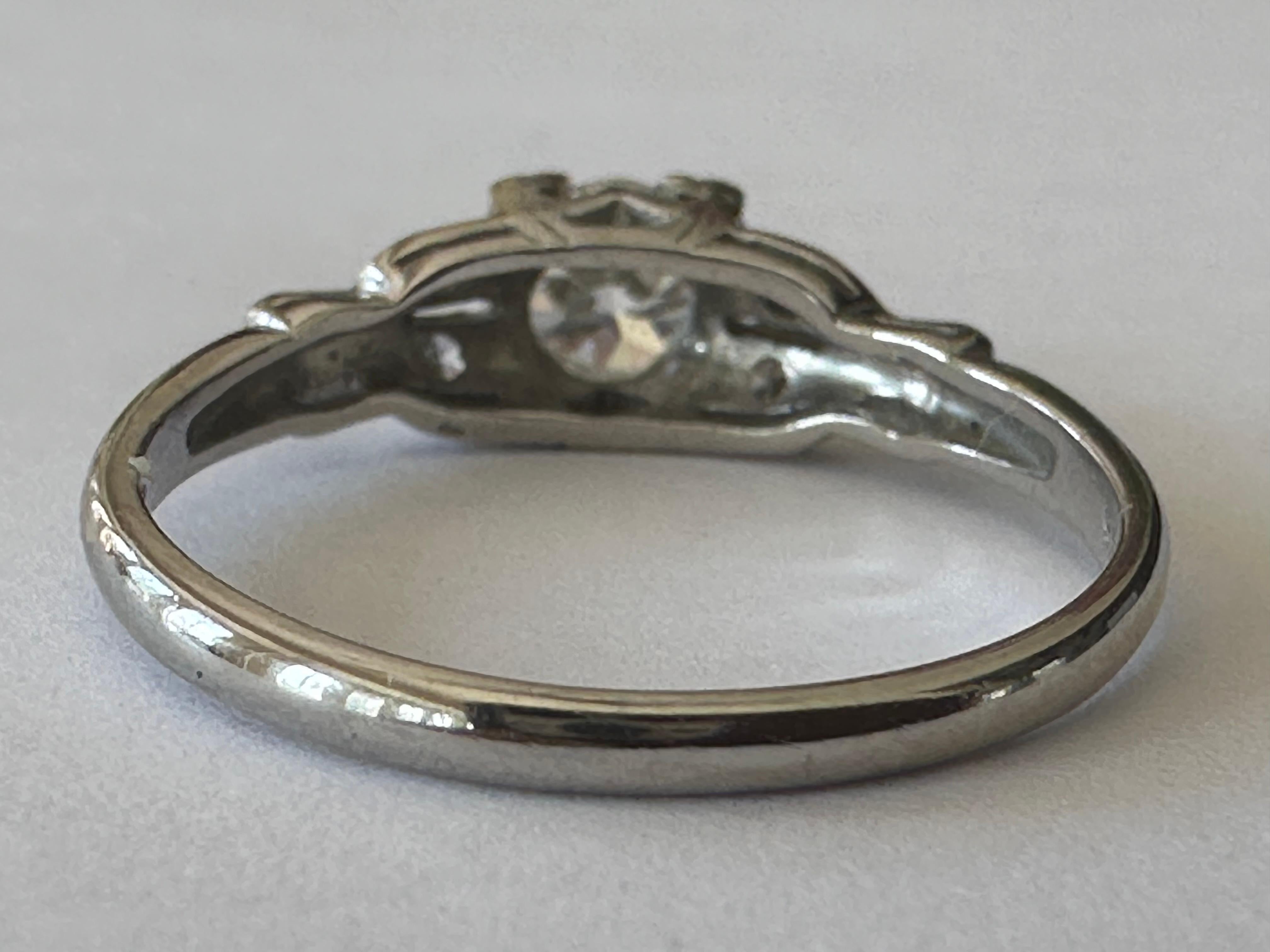 Women's Art Deco 0.35-Carat Diamond Engagement Ring  For Sale