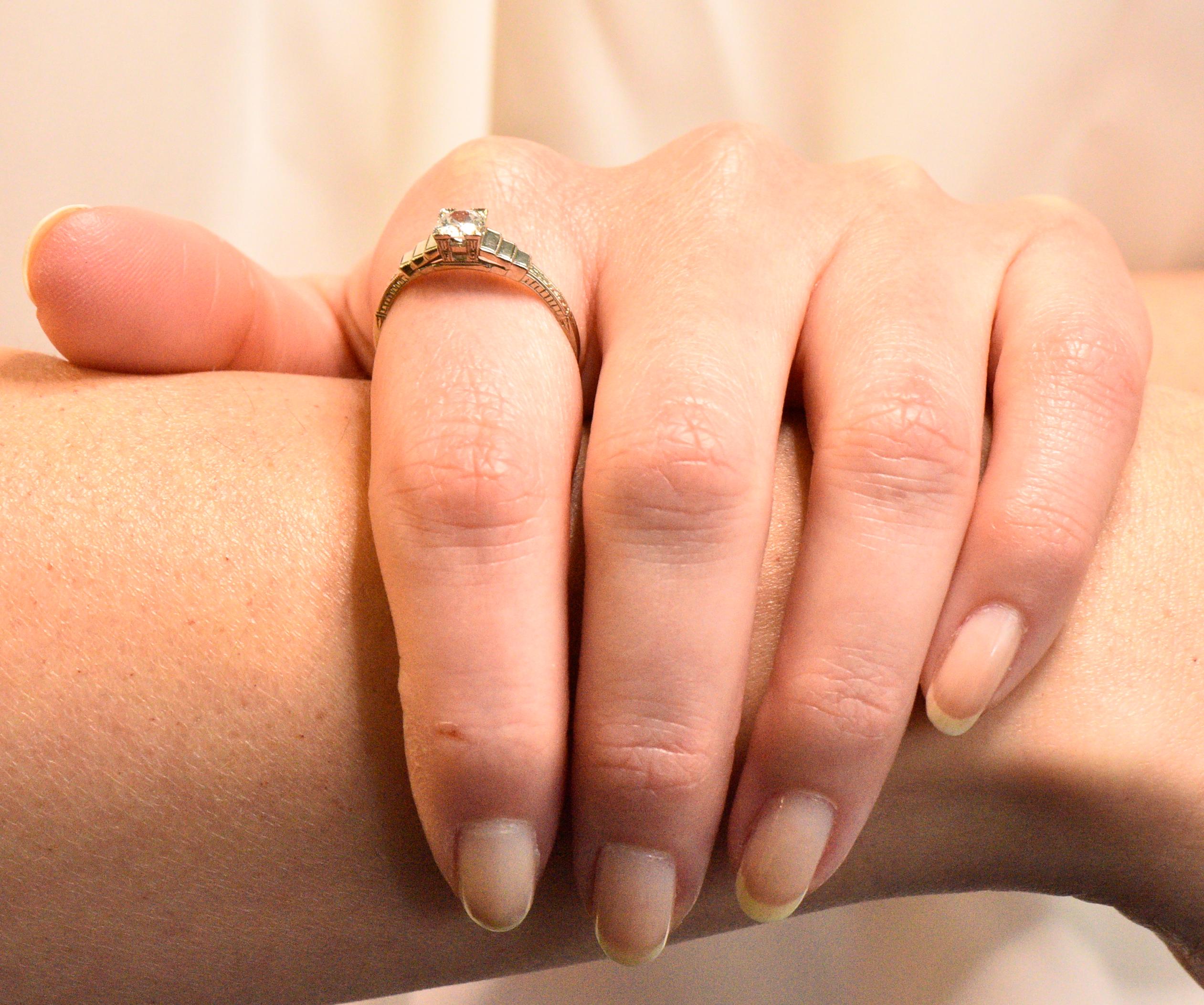 Art Deco 0.40 Carat Diamond 18 Karat White Gold Engagement Ring 2