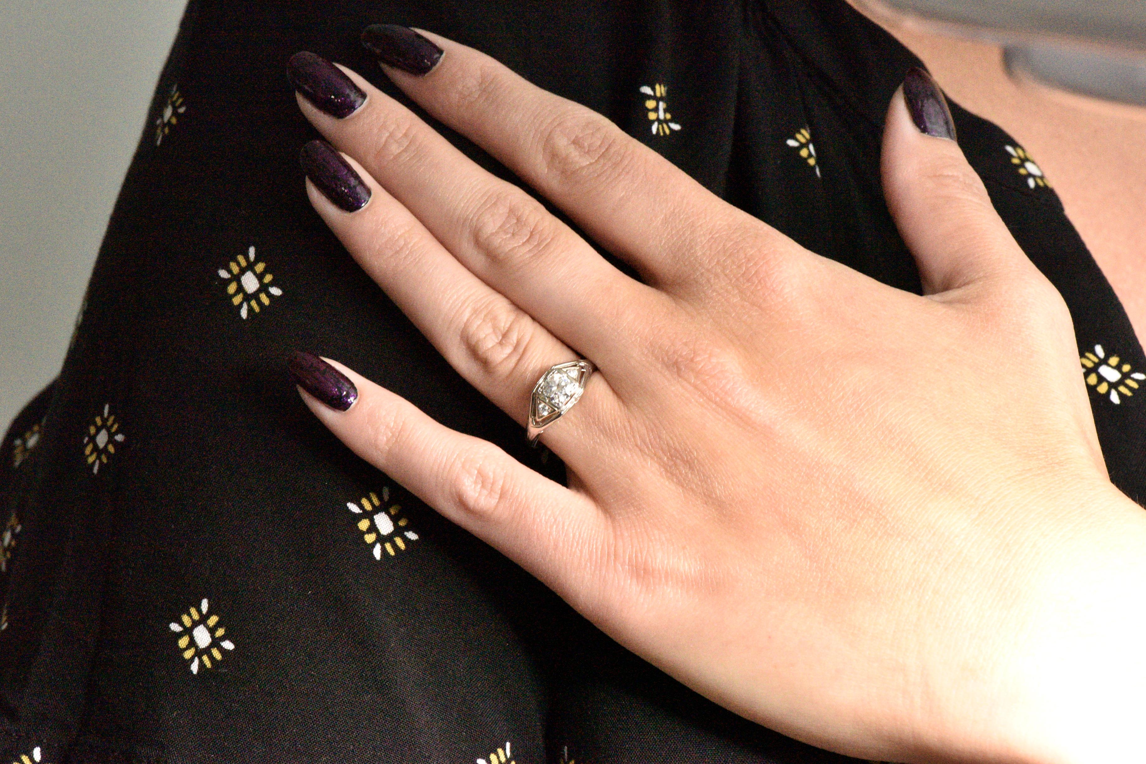 Art Deco 0.40 Carat Diamond and 14 Karat White Gold Engagement Ring 4