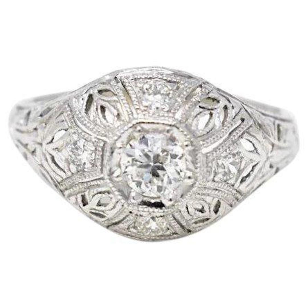 Art Deco 0.40 Carat Diamond Filigree 18 Karat White Gold Engagement Ring
