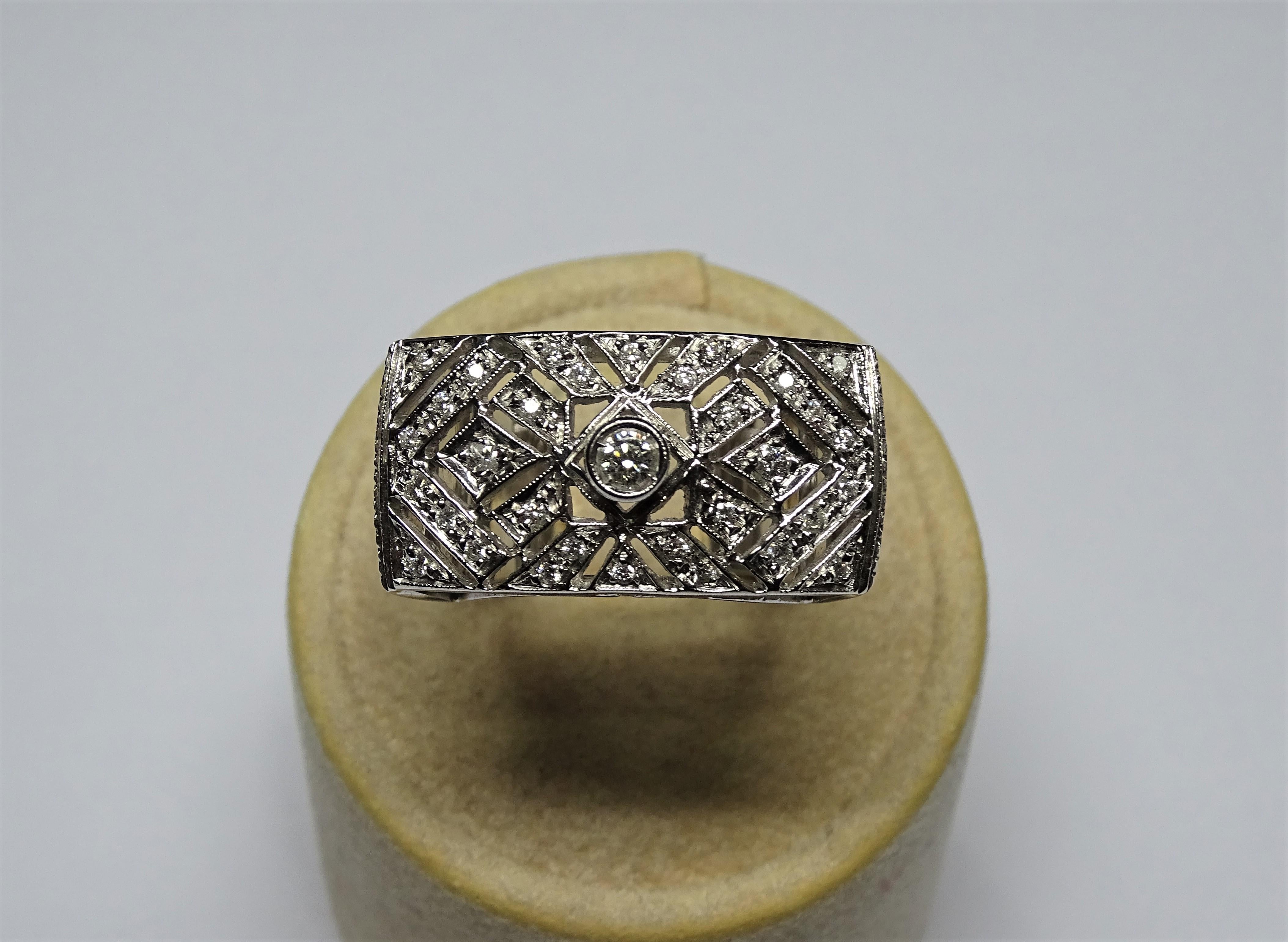 This Ring is made of 18K White Gold.
This Ring has 0.40 Carats of White Diamonds.
This Ring is inspired by Art Deco.
Size ITA: 16.5 - USA: 8
We're a workshop so every piece is handmade, customizable and resizable.