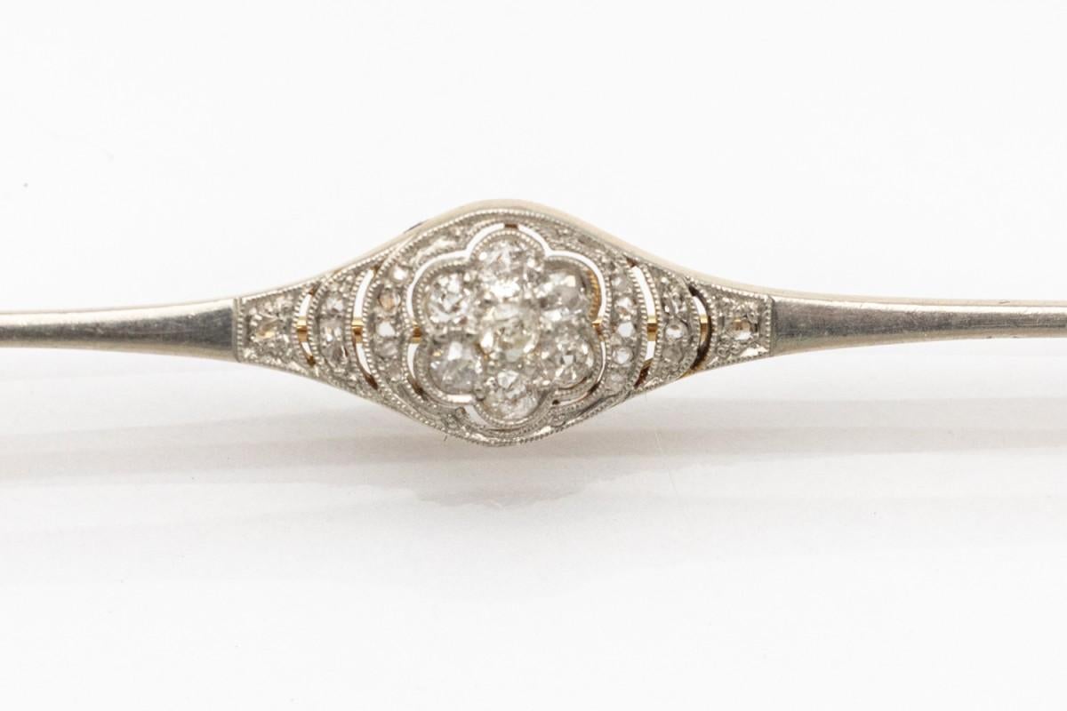 Art Deco 0.40ct diamond brooch, Western Europe, first half of the 20th cent. In Good Condition For Sale In Chorzów, PL