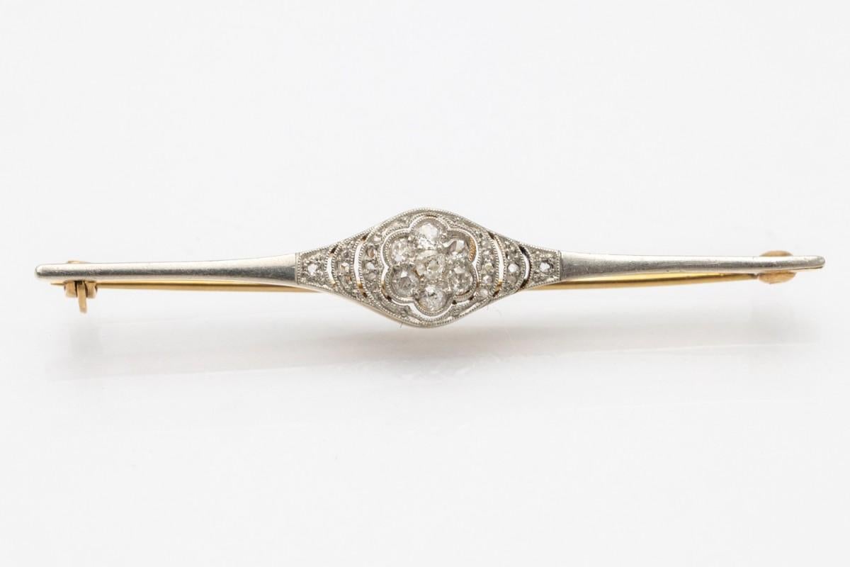 Art Deco 0.40ct diamond brooch, Western Europe, first half of the 20th cent. For Sale