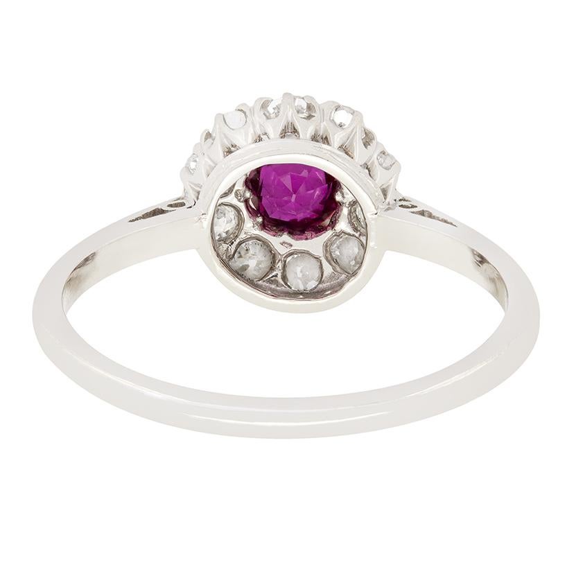 Art-Déco-Cluster-Ring mit 0,40 Karat rosa Saphir und Diamant, ca. 1920er Jahre (Antiker Kissenschliff) im Angebot