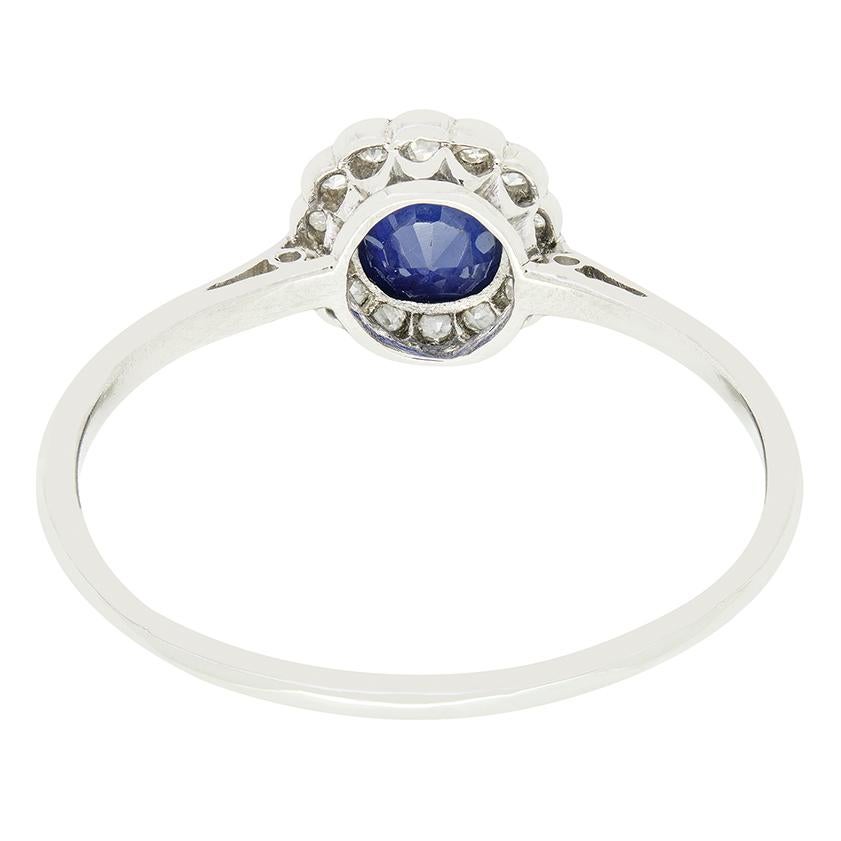 Art-Déco-Cluster-Ring mit 0,40 Karat Saphir, ca. 1920er Jahre (Antiker Kissenschliff) im Angebot