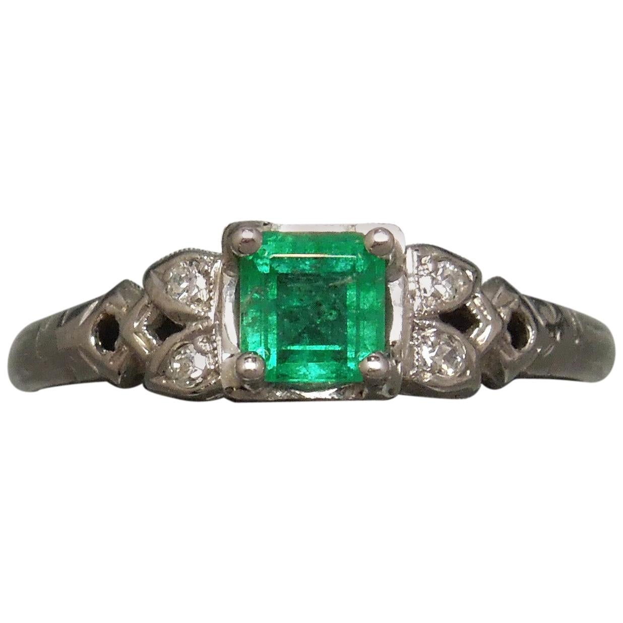 Art Deco Style 0.43 Carat Square Colombian Emerald 18 Karat Ring For Sale