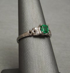 Art Deco Style 0.43 Carat Square Colombian Emerald 18 Karat Ring