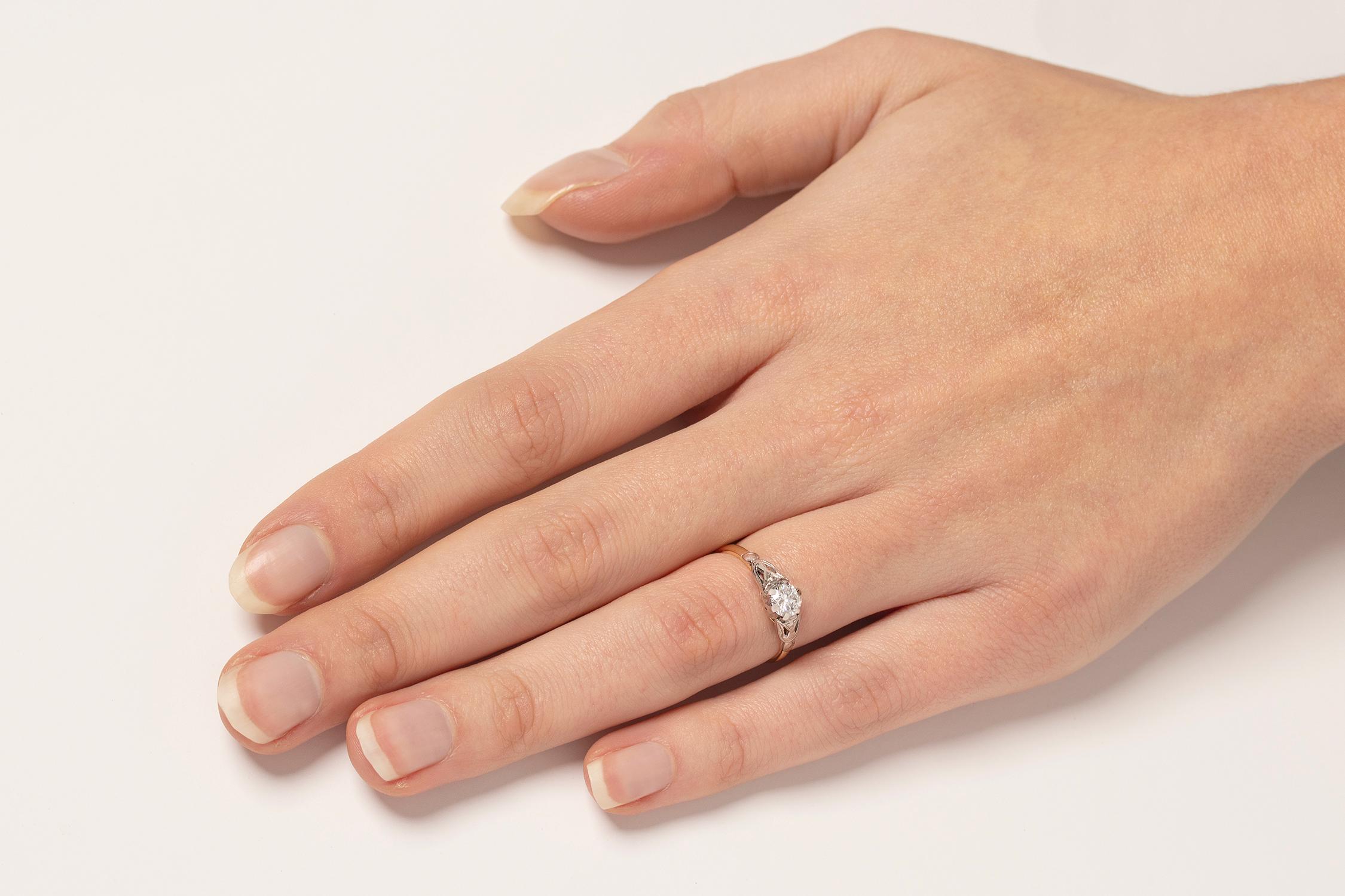Art Deco 0.45 Carat Diamond Solitaire Engagement Ring, circa 1920s For Sale 1