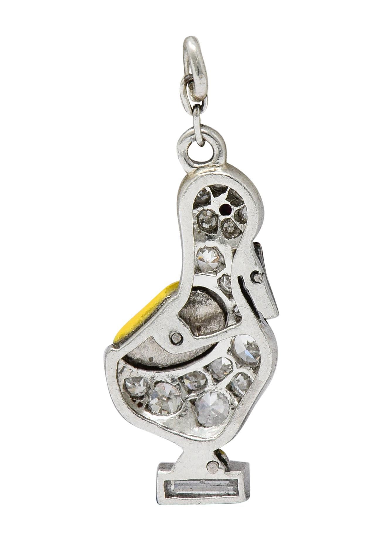0,45 Karat Pavé-Diamant-Emaille-Platin-Gänseblümchen-Charm, Art déco (Baguetteschliff)