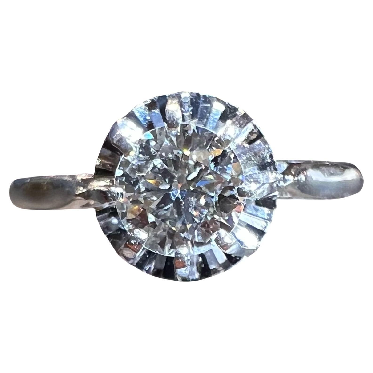 Elégante bague solitaire Art déco des années 1930, ornée d'un diamant de taille ancienne de 0,45 ct, serti dans de l'or 18 carats. Design/One intemporel. Redimensionnement gratuit disponible
Cette bague solitaire Art déco raffinée des années 1930