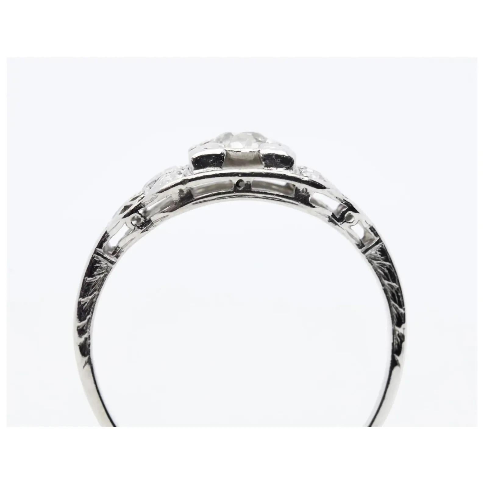 Women's Art Deco 0.46ctw Diamond Engagement Ring in Platinum For Sale