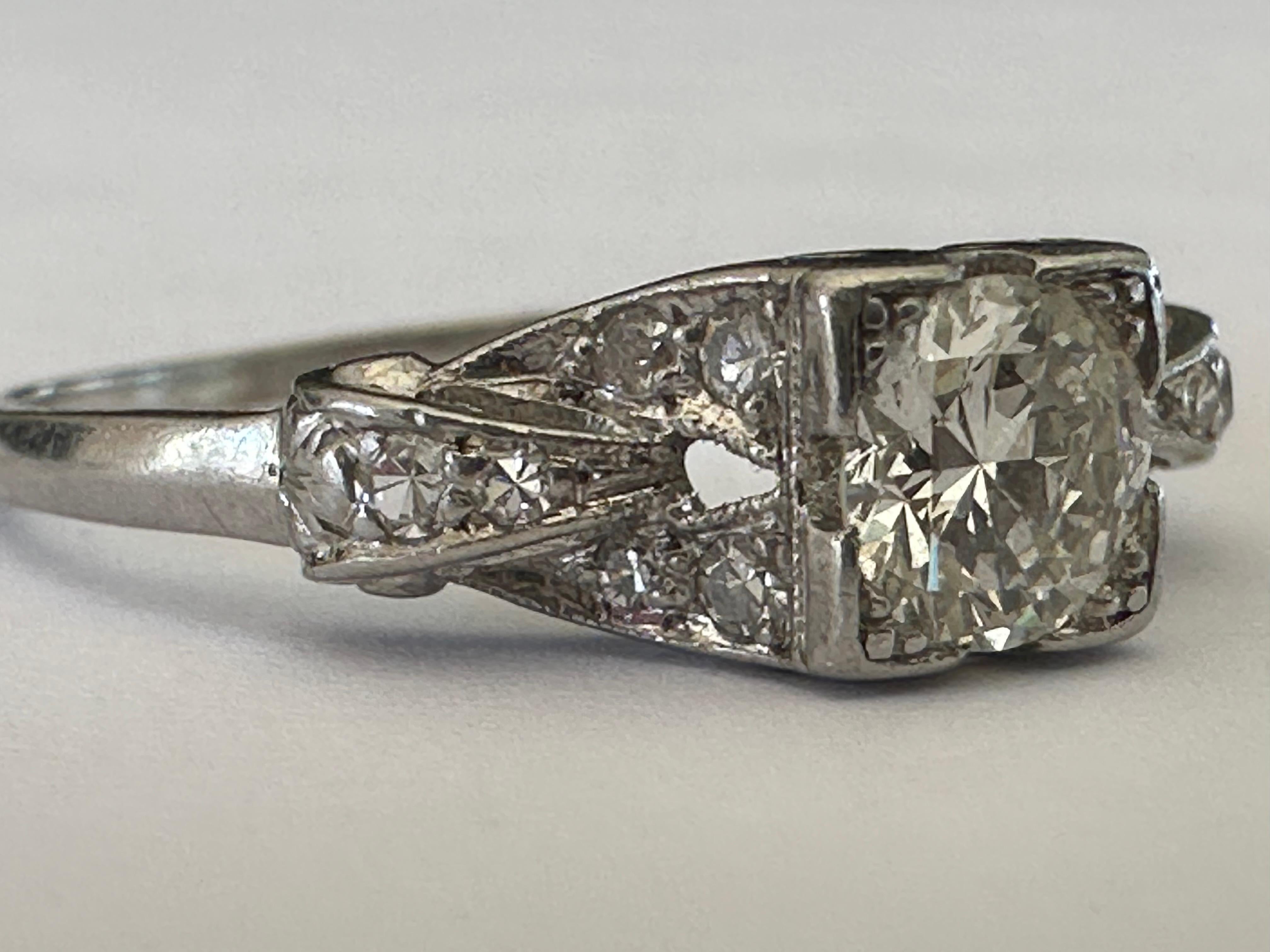 Bague de fiançailles Art déco avec ruban de diamants de 0,47 carat  en vente 3