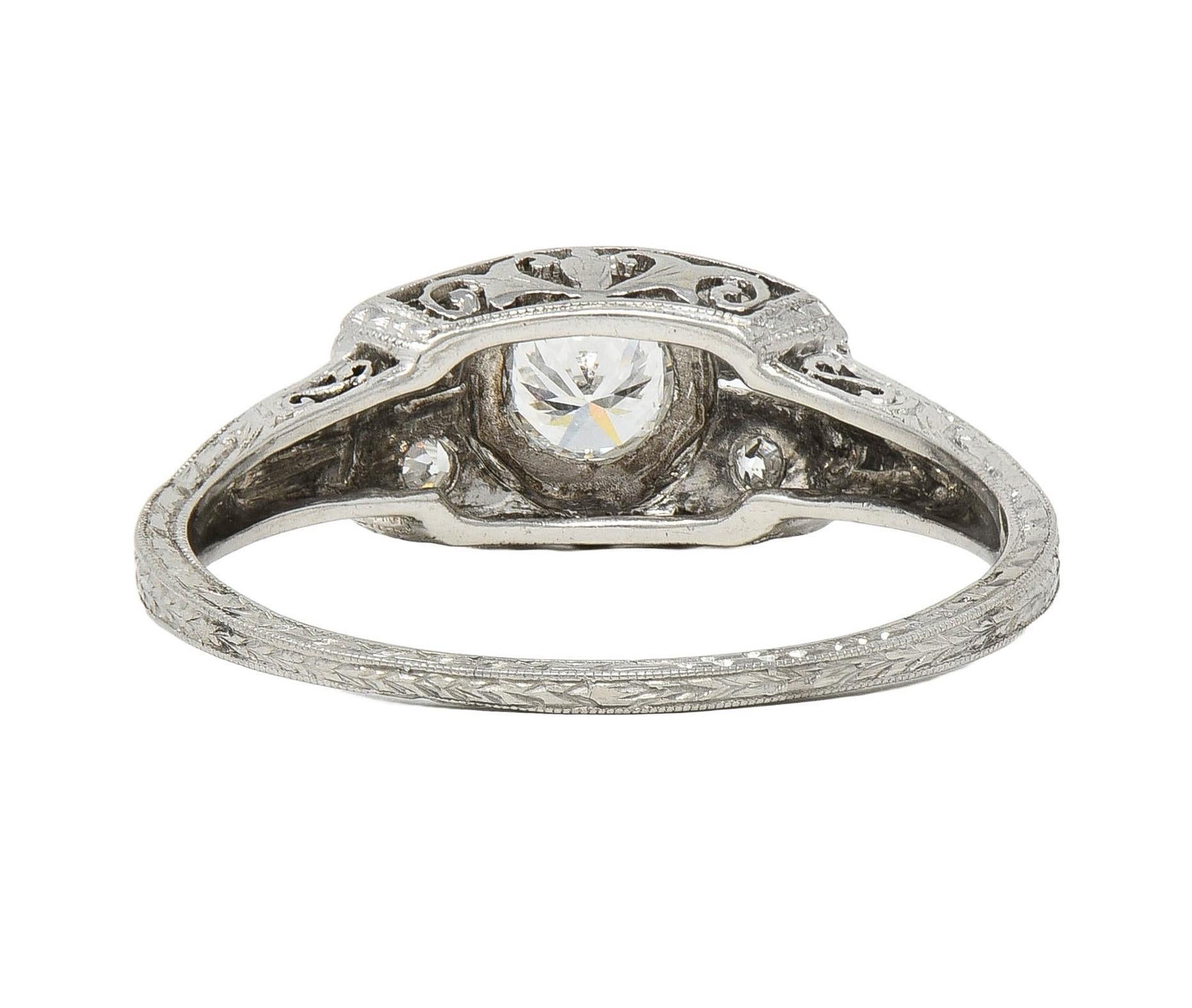 Art Deco 0,47 Karat Diamant Platin Verlobungsring mit verschnörkeltem Blattwerk, Vintage im Angebot 5