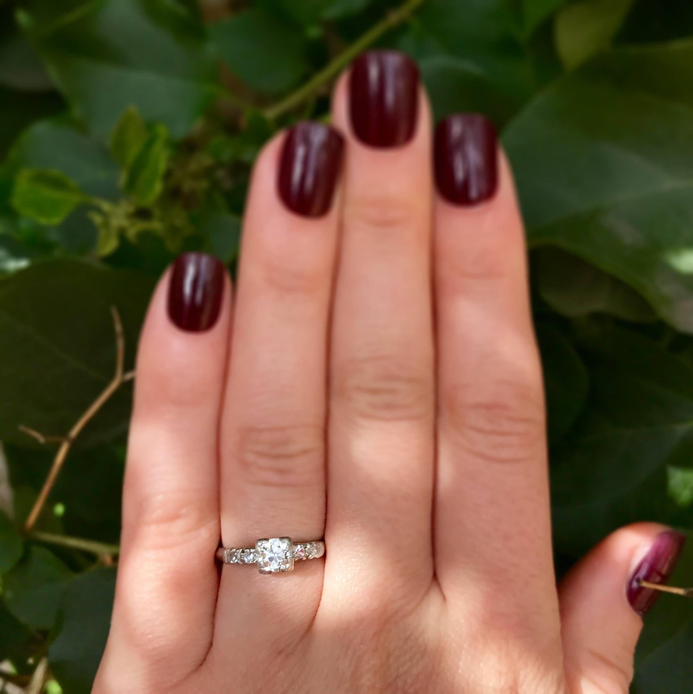 Art Deco 0.50 Carat Diamond and Platinum Engagement Ring For Sale 2