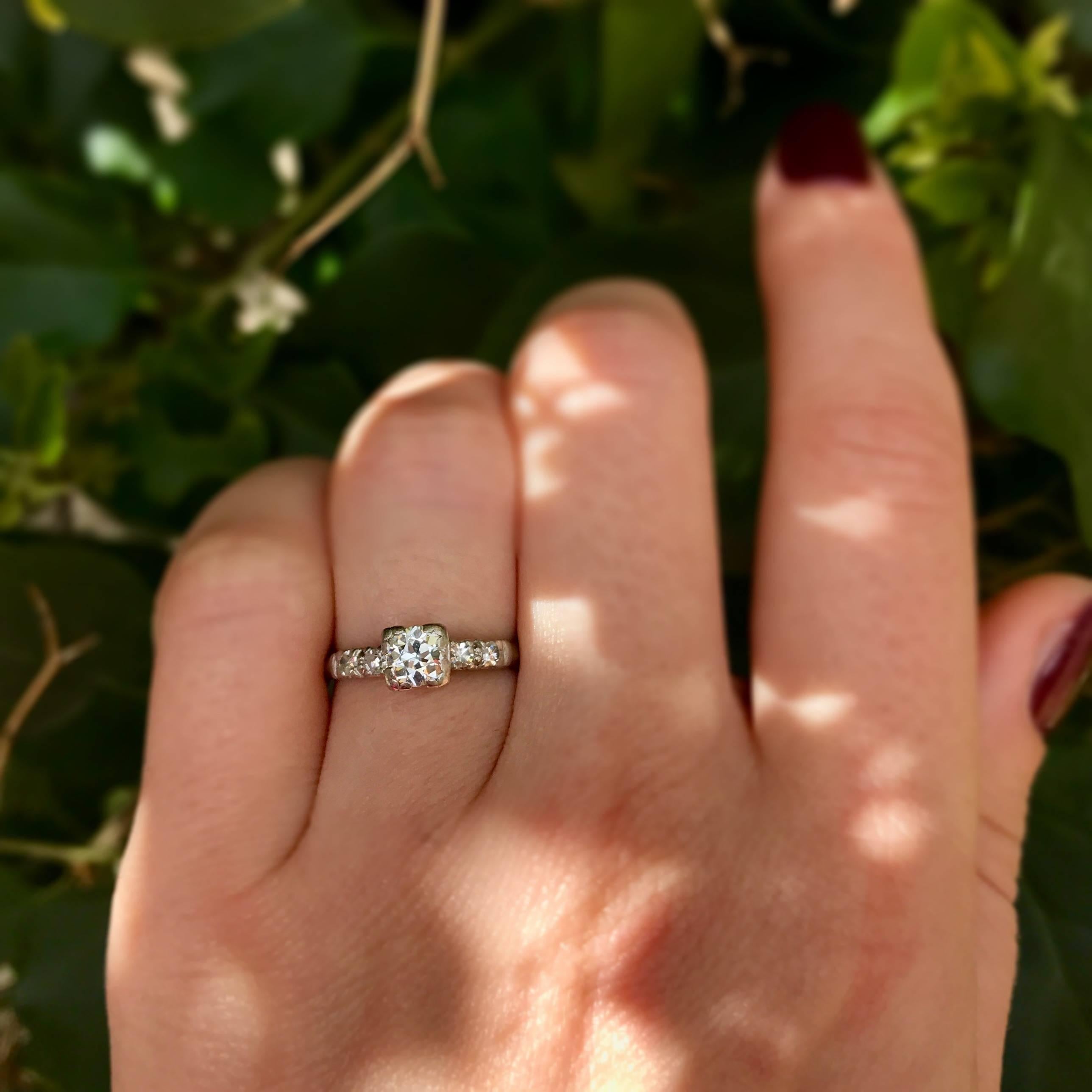 Art Deco 0.50 Carat Diamond and Platinum Engagement Ring For Sale 3