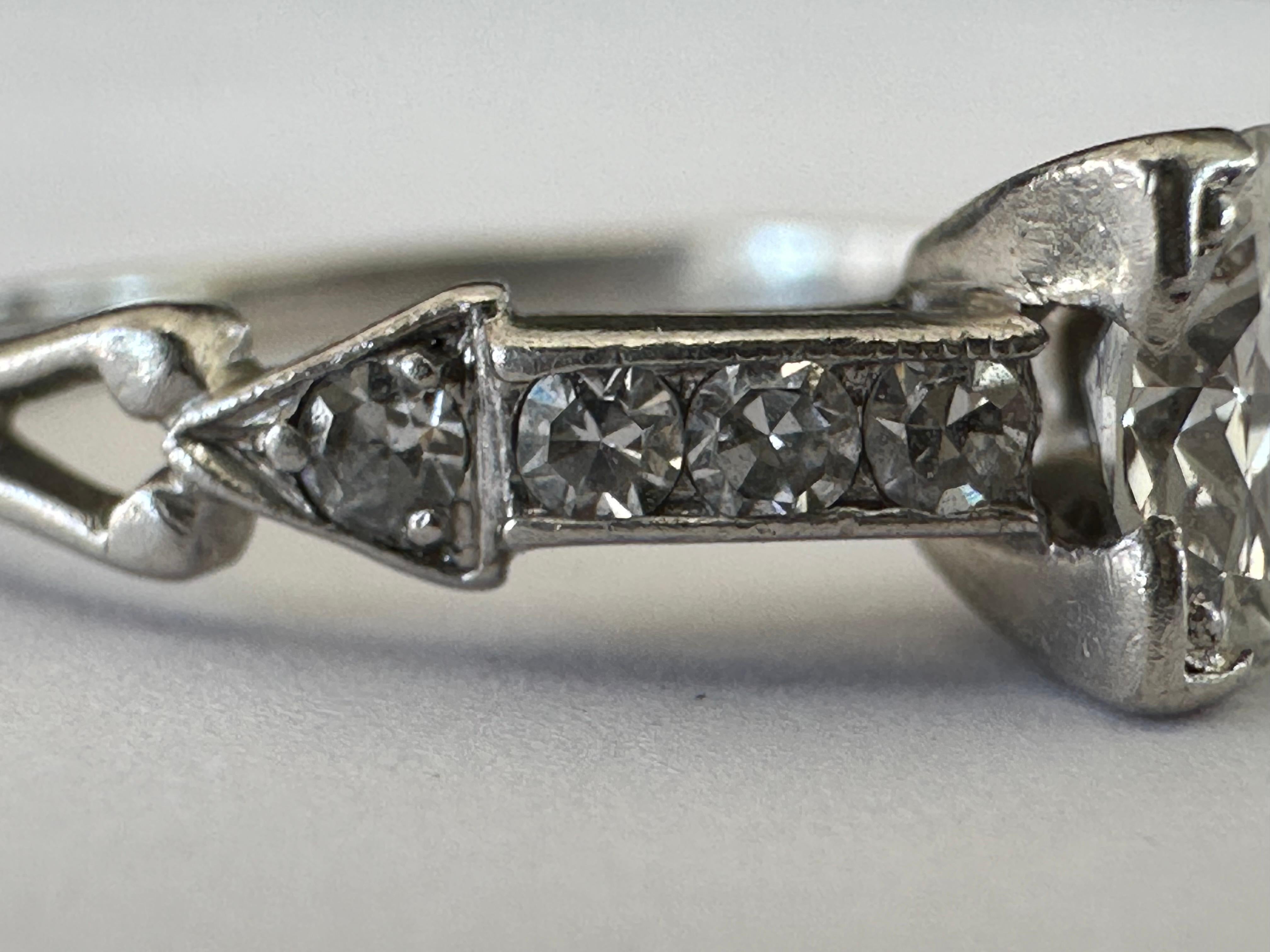 Art Deco 0.50-Carat Diamond Arrow Engagement Ring  For Sale 1