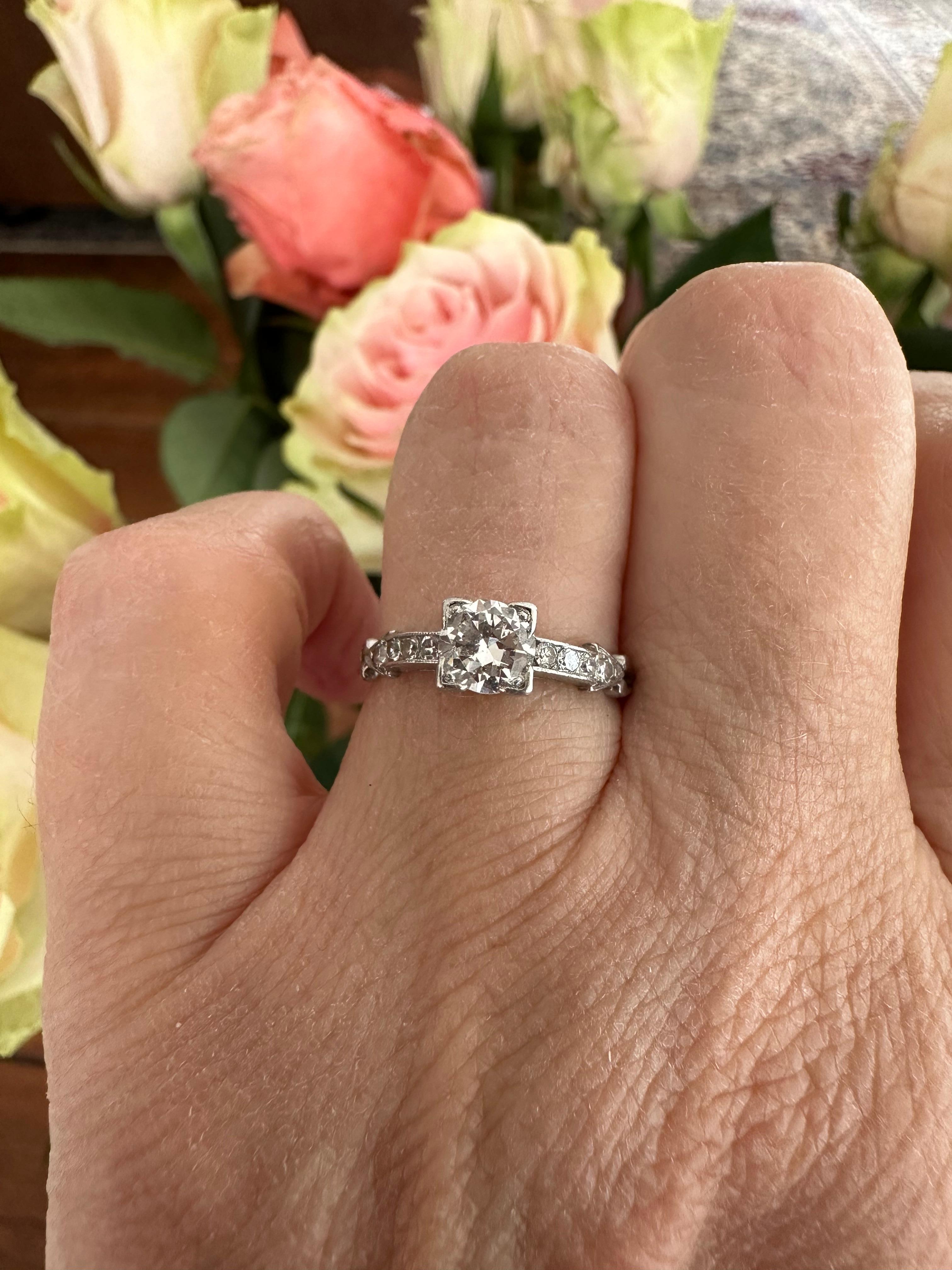 Art Deco 0.50-Carat Diamond Arrow Engagement Ring  For Sale 2