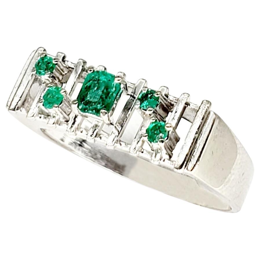 Art Deco Style 0.50 Carat Emerald Ring 18 Karat White Gold For Sale
