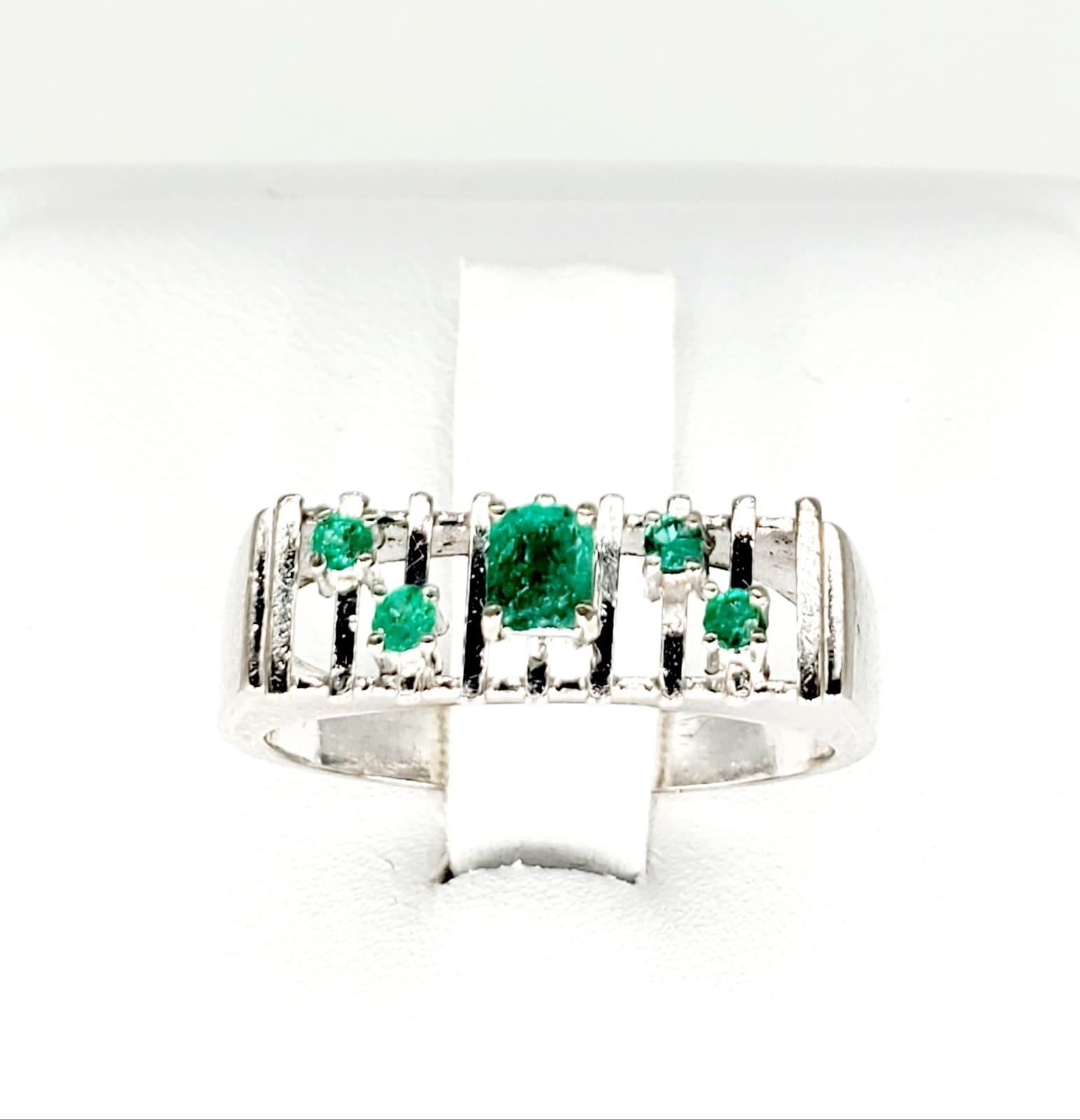 Emerald Cut Art Deco Style 0.50 Carat Emerald Ring 18 Karat White Gold For Sale