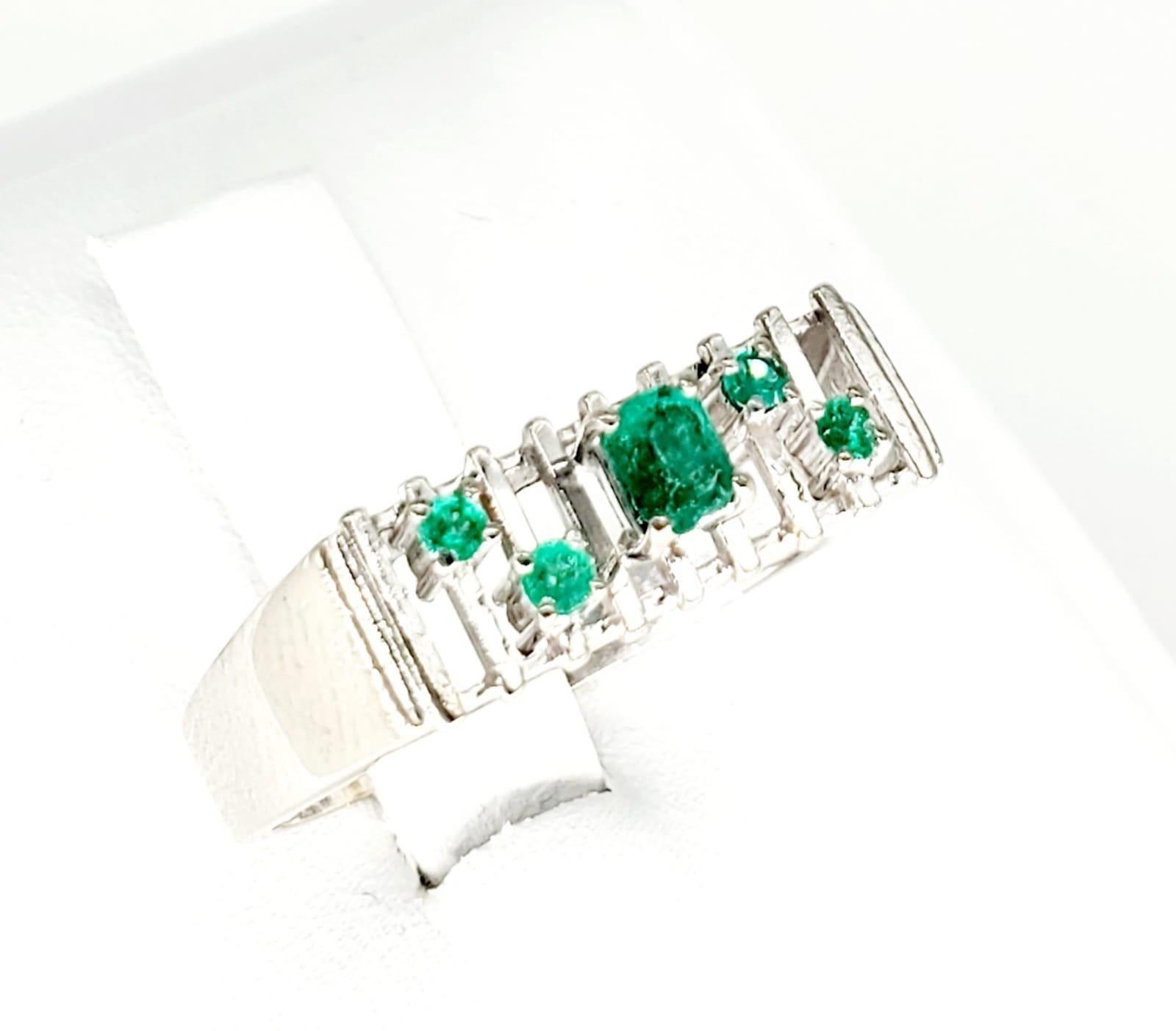 Art Deco Style 0.50 Carat Emerald Ring 18 Karat White Gold In Excellent Condition For Sale In Miami, FL