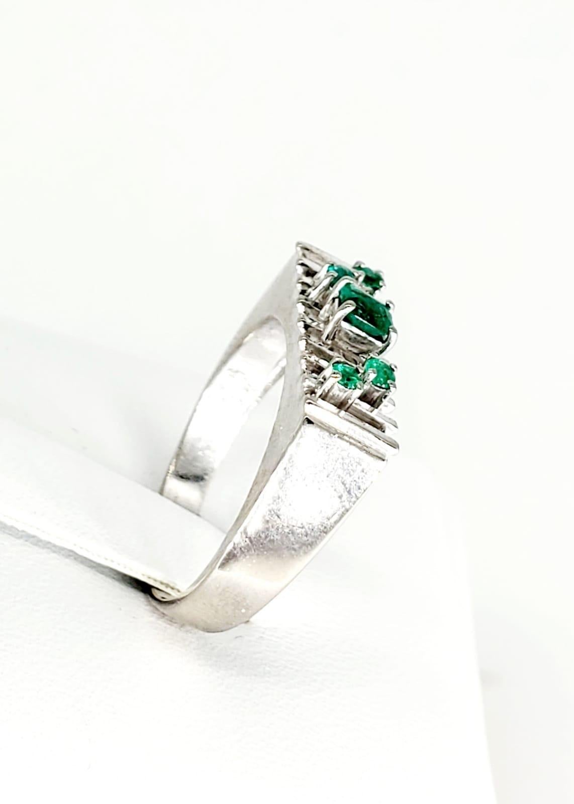 Women's or Men's Art Deco Style 0.50 Carat Emerald Ring 18 Karat White Gold For Sale