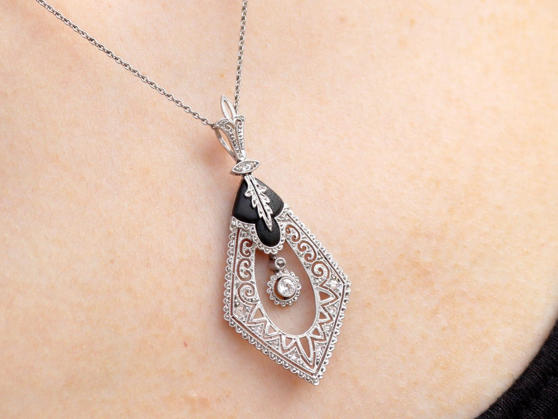 Art Deco 0,50 Karat Onyx und 0,20 Karat Diamant Platin-Anhänger - CIRCA 1930 im Angebot 5