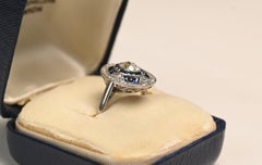 Art-Déco-Ring mit einem oval geschliffenen Diamanten von 0,50 Karat. Saphir-Halo-Verlobungsring, Platin, L, SI1