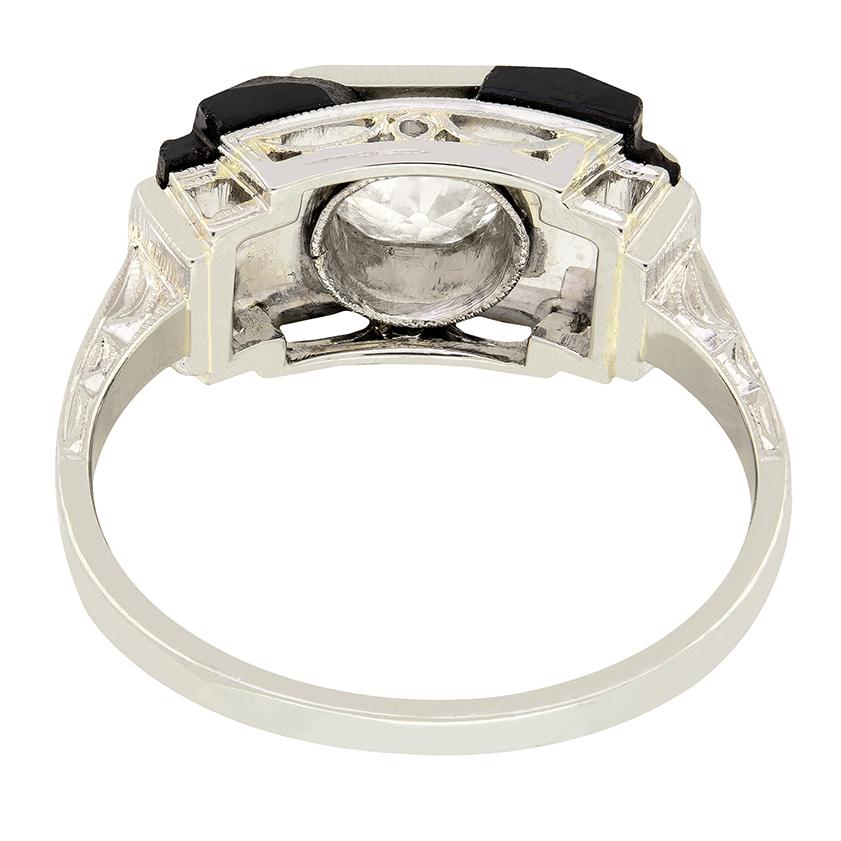 Art Deco 0.50ct Diamond and Onyx Ring, c.1920s In Good Condition For Sale In London, GB