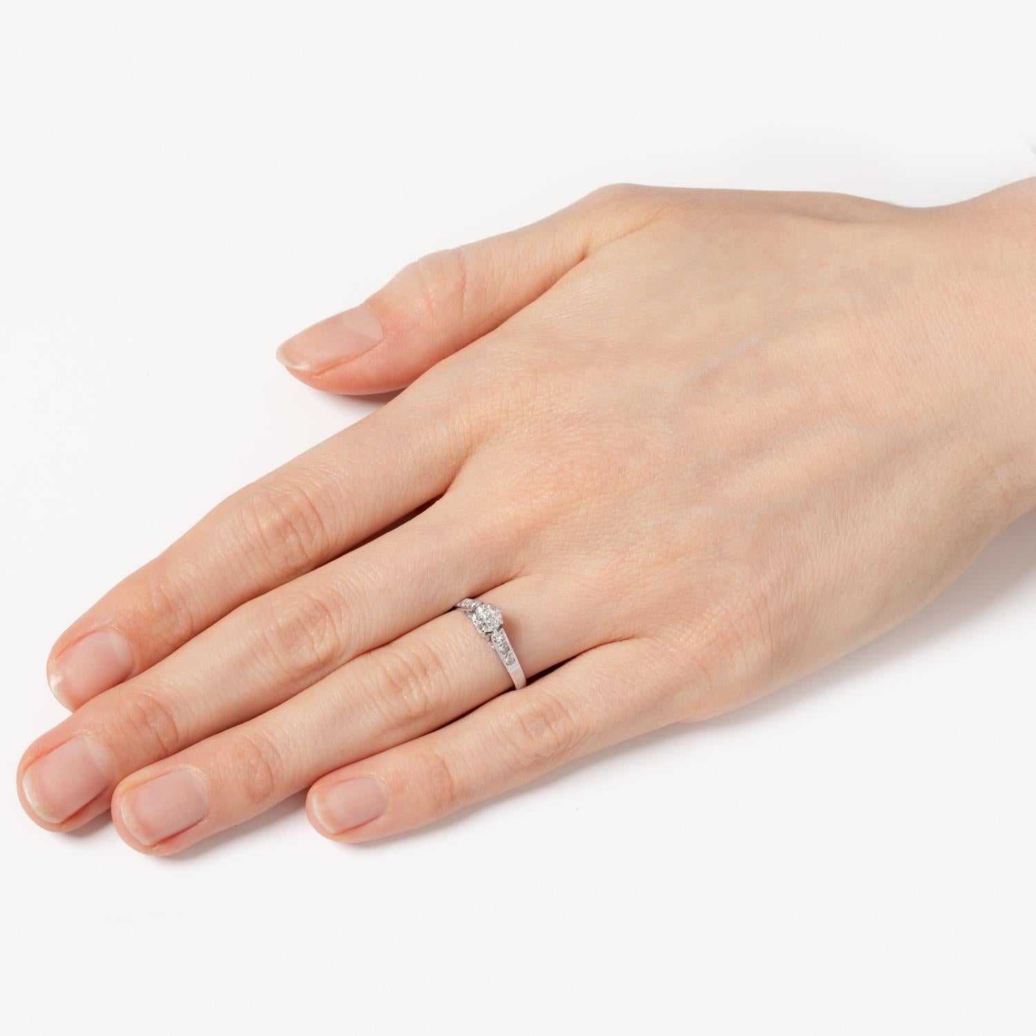 Women's or Men's Art Deco 0.50ct Diamond Solitaire Ring, c.1920s For Sale