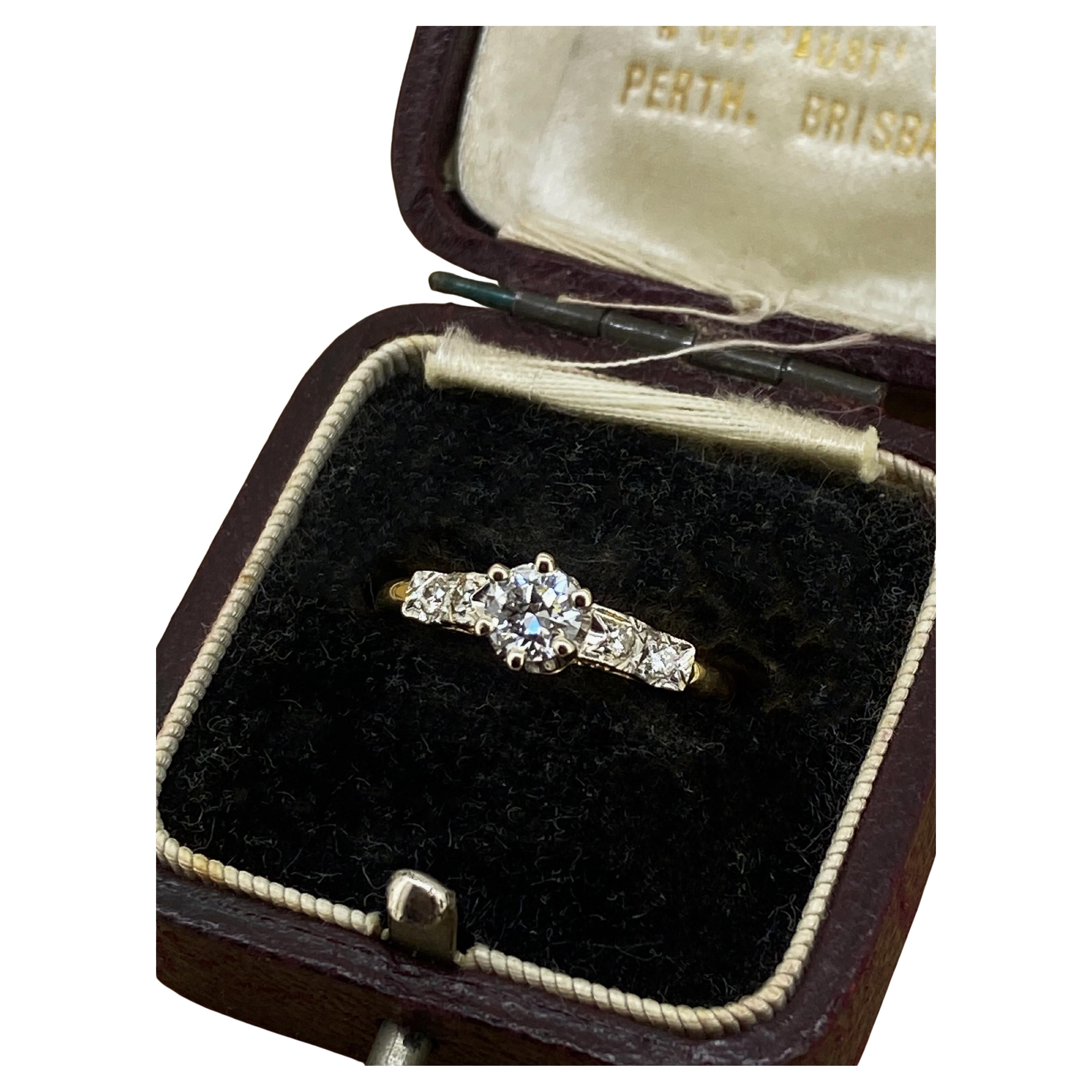 Bague art-déco en or jaune 18 carats et platine avec solitaire en diamant de 0,50 carats et accents