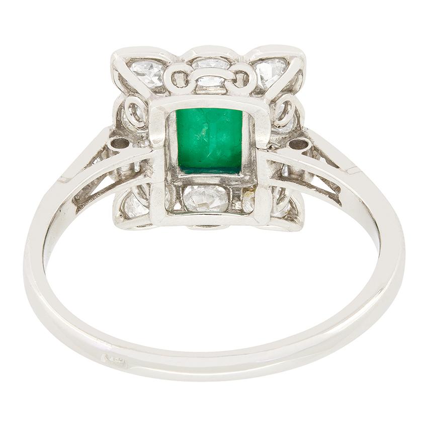 Art Deco 0.50ct Emerald and Diamond Cluster Ring, c.1920s In Good Condition For Sale In London, GB