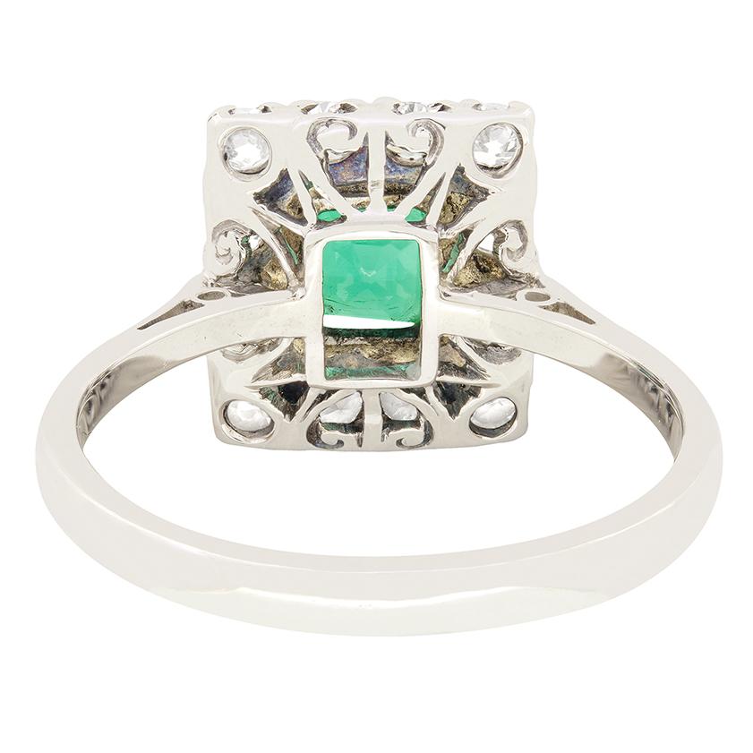 Art-Déco-Cluster-Ring mit 0,50 Karat Smaragd und Diamant, ca. 1920er Jahre (Smaragdschliff) im Angebot