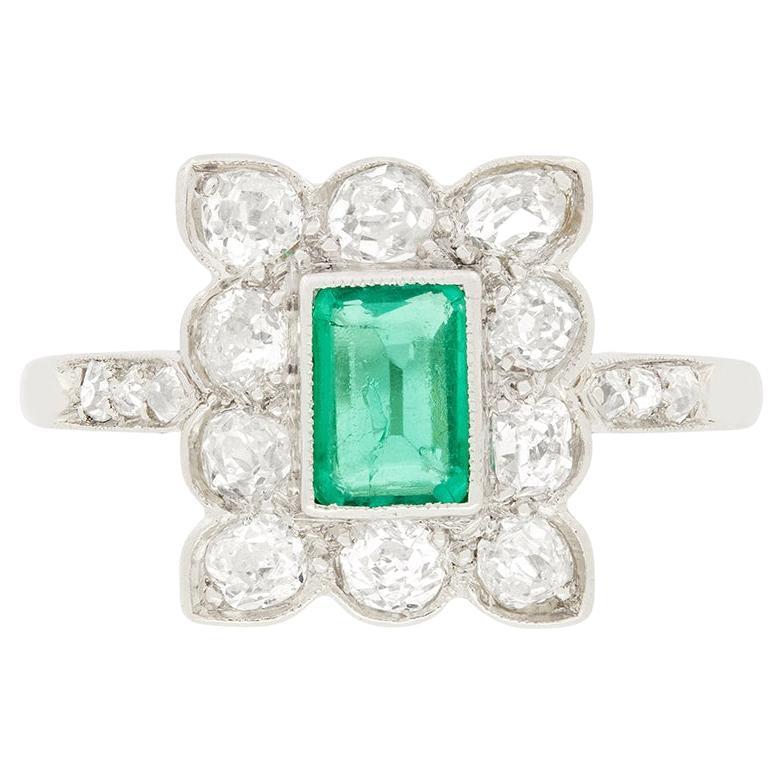 Art Deco 0.50ct Emerald and Diamond Cluster Ring, c.1920s For Sale