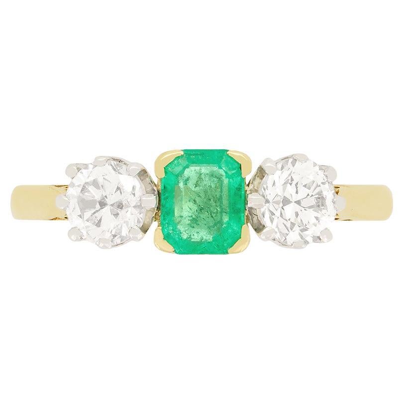 Art Deco 0.50ct Emerald and Diamond Thee Stone Ring, c.1930s en vente