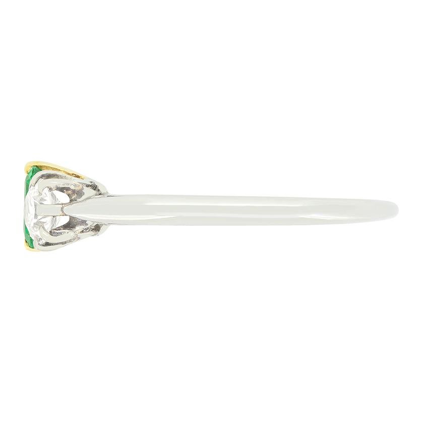 Art Déco Anello a trilogia di smeraldi e diamanti Art Deco da 0,50 carati, 1920 ca. in vendita