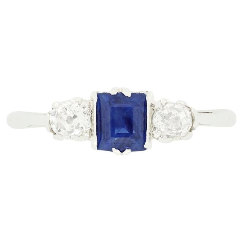 Art Deco 0,50ct Saphir und Diamant Drei Stein Ring, ca. 1920er Jahre